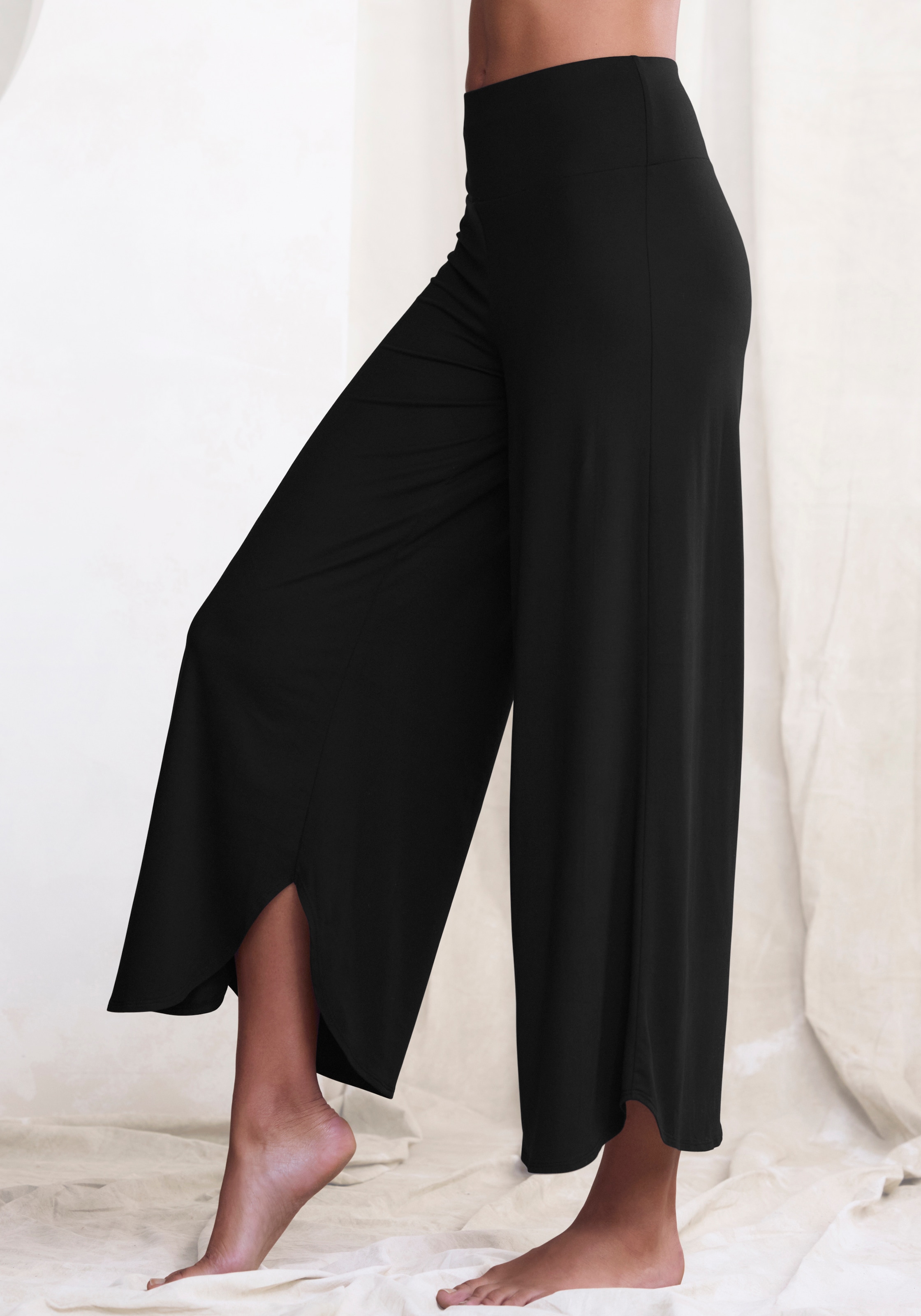 Image of LASCANA Culotte mit gerundetem Beinsaum in weich fliessender Qualität