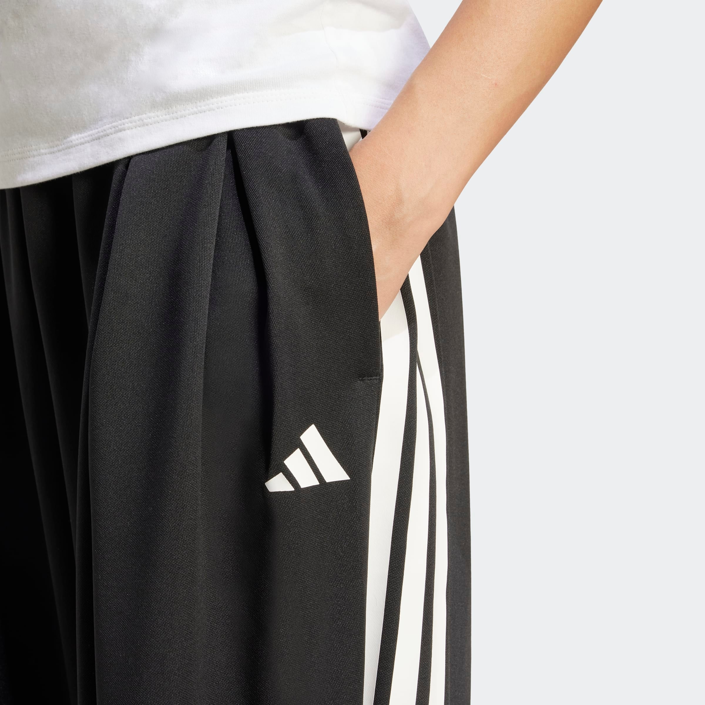 adidas Sportswear Pantalon de sport »TIRO 3-STRIPES PLISSIERTE«