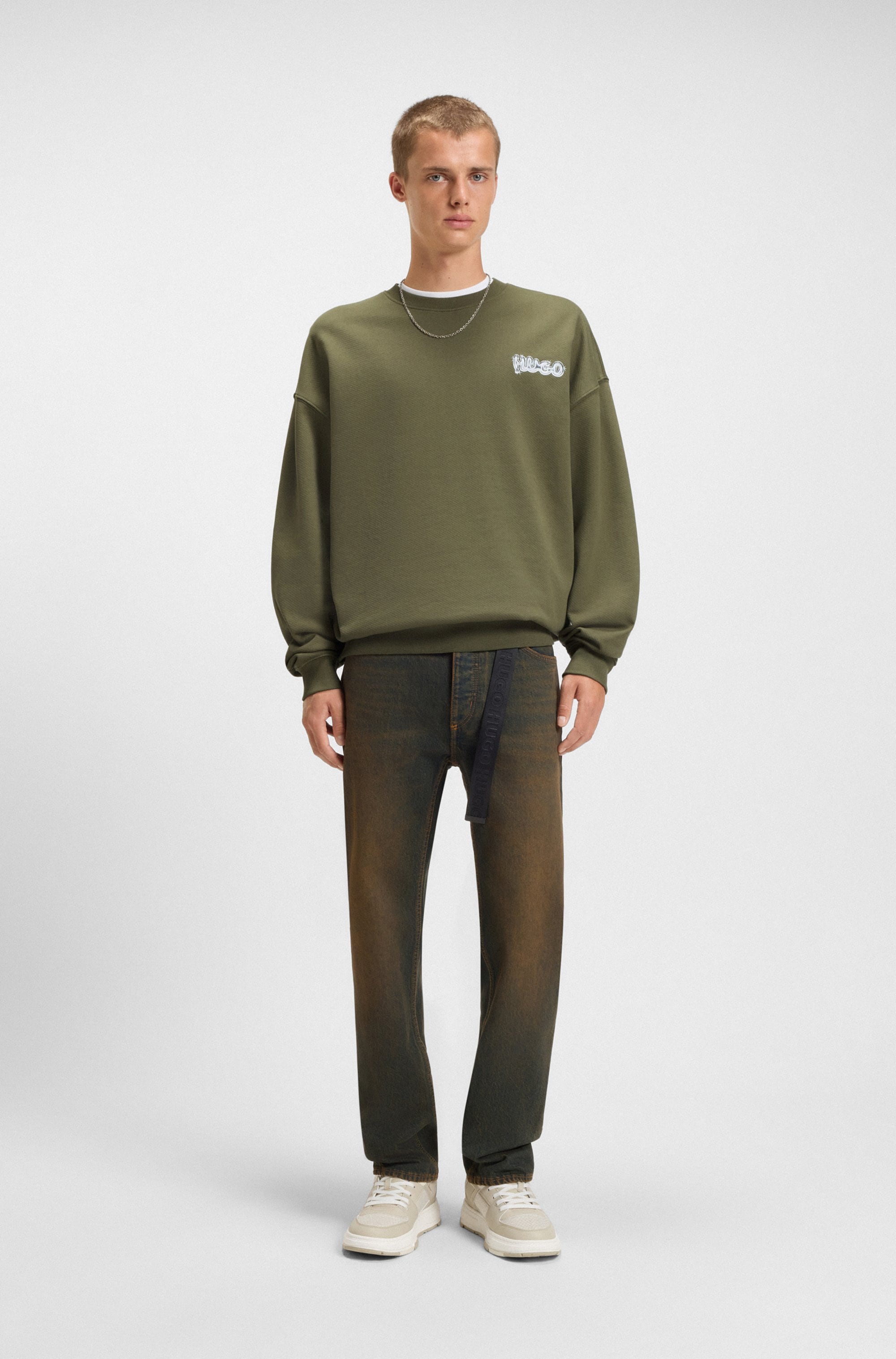 HUGO Blue Sweatshirt »Nyrocrew«, Rückenaufdruck in Chrom-Optik, Rundhalsausschnitt, Loose fit
