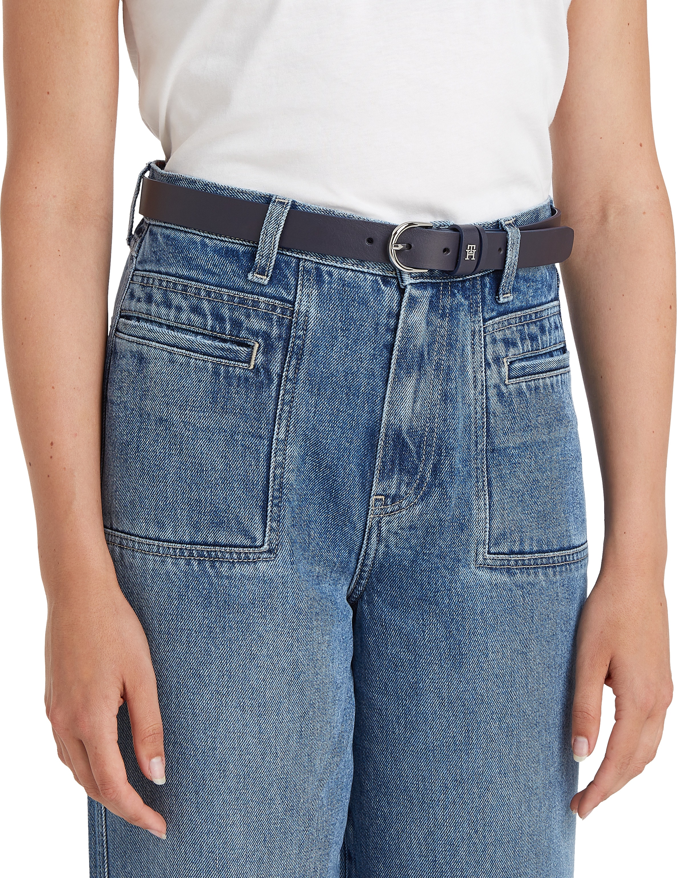 Tommy Hilfiger Ledergürtel »ESSENTIAL EFFORTLESS 2.5 SV«, Einfachdornschliesse, Metallemblem