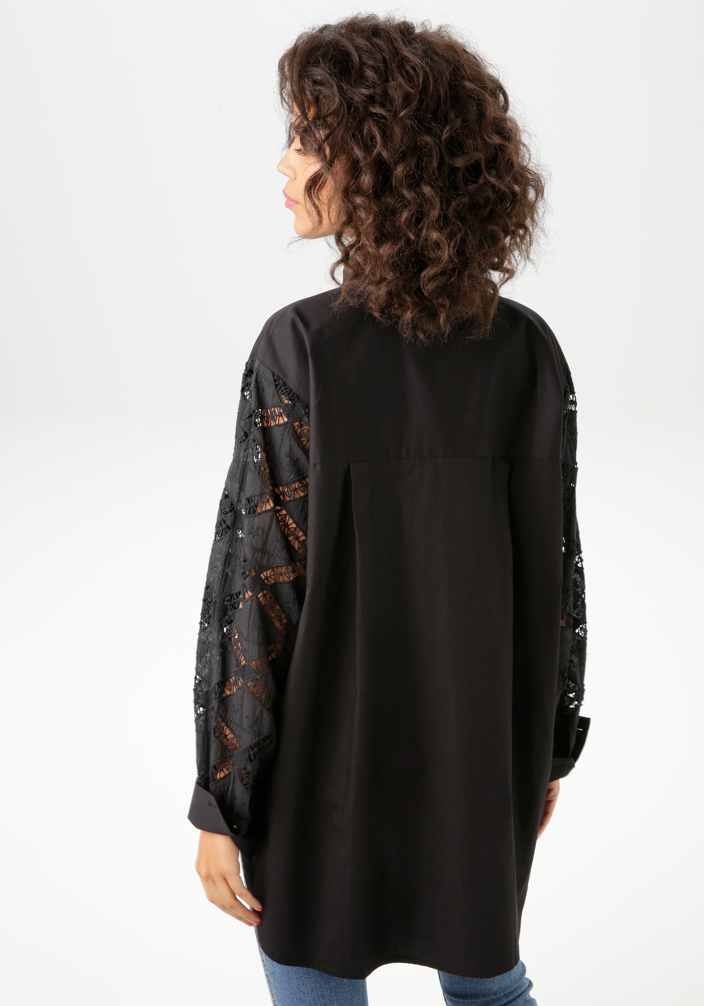 Aniston CASUAL Hemdbluse, mit Häkelspitze und Stickereien verzierte Ärmel
