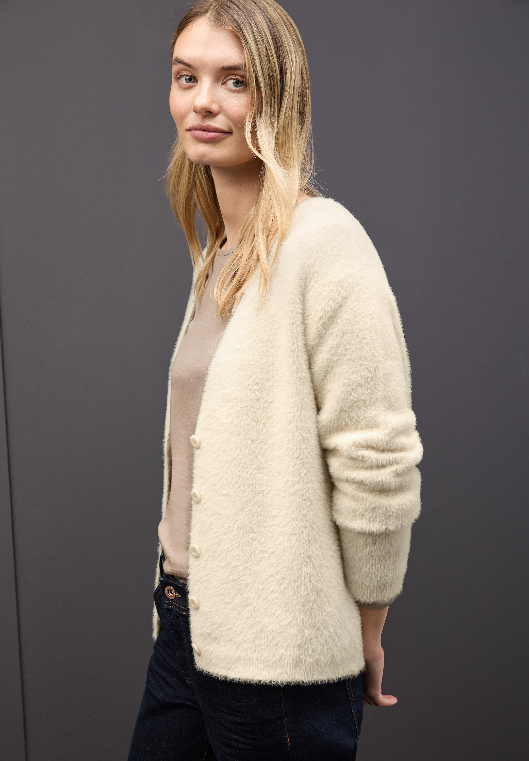 STREET ONE Cardigan, mit V-Ausschnitt