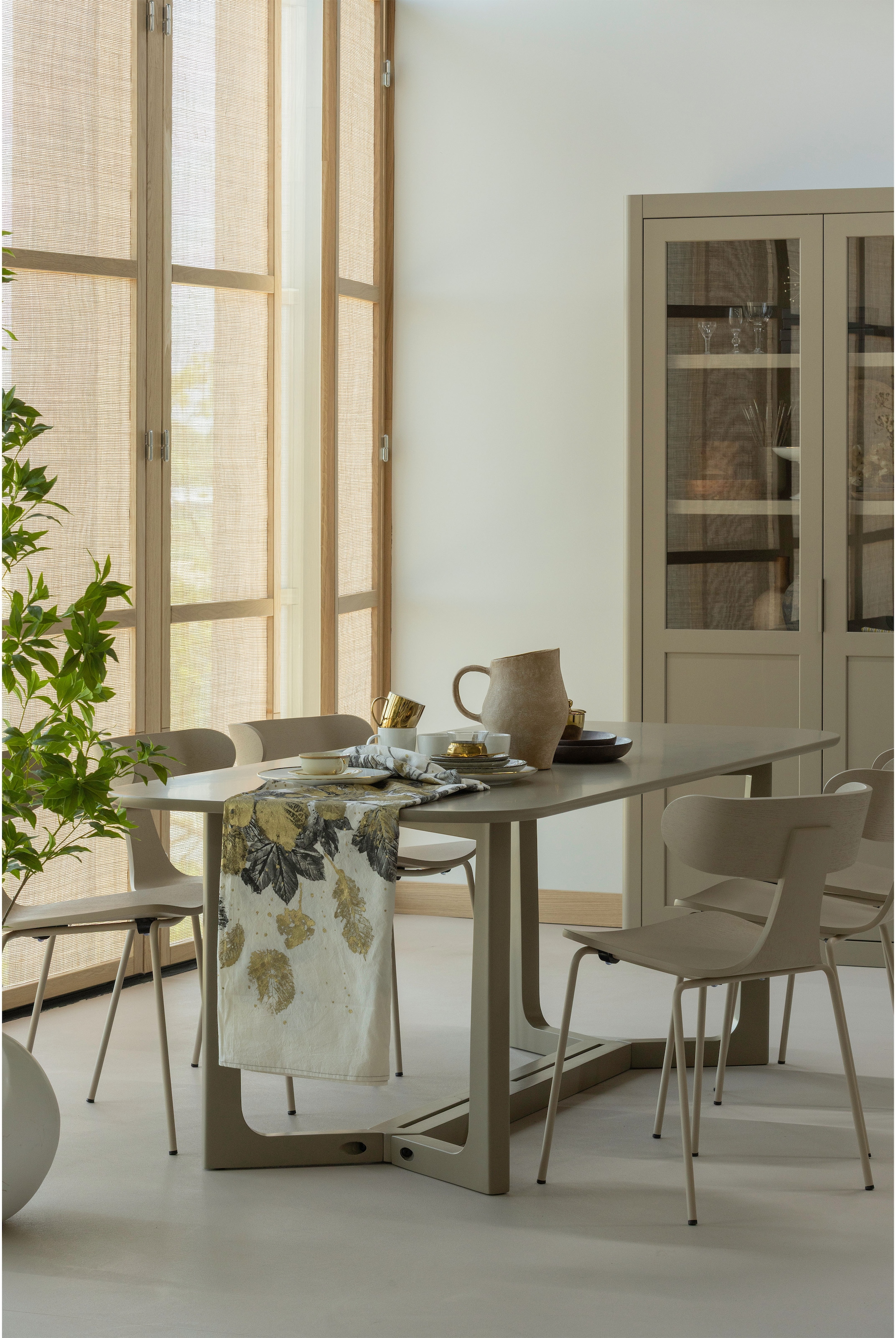 WOOOD Vitrine »Gunnar FSC®-Kiefernholz mit Glasstüren H 217 x B 120 x T 48 cm« Tragkraft 150 kg gesamt, wasserbasierter Schutzlack, Pfleigleicht