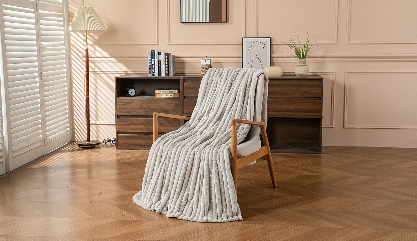 GOODproduct Wohndecke »Milara Premium« hochwertige, flauschige Wohndecke, Tagesdecke, Premium 350g/m²