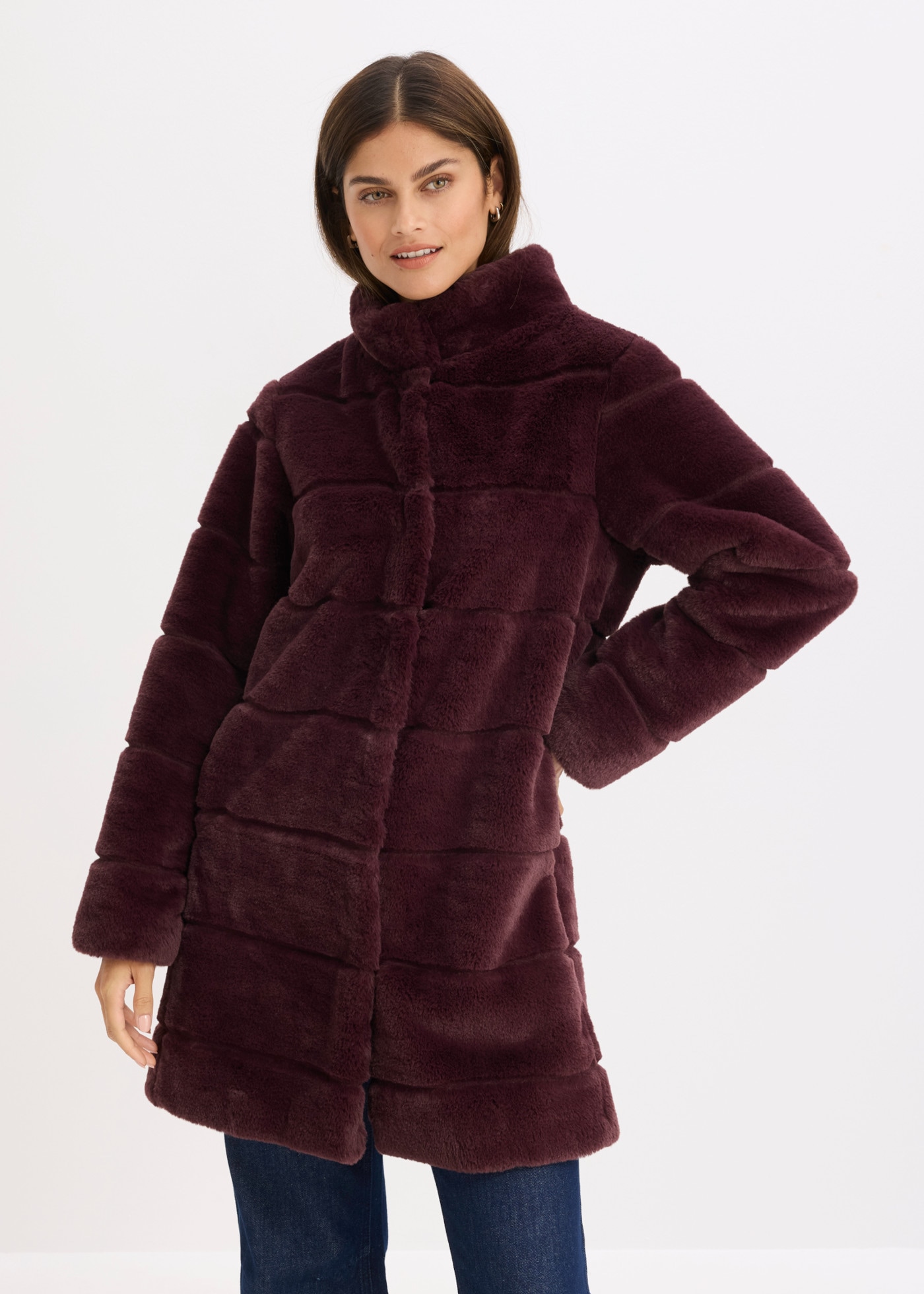 Image of bonprix Fellimitatmantel aus hochwertigem Kunstfell, Loose Fit, mit Stehkragen