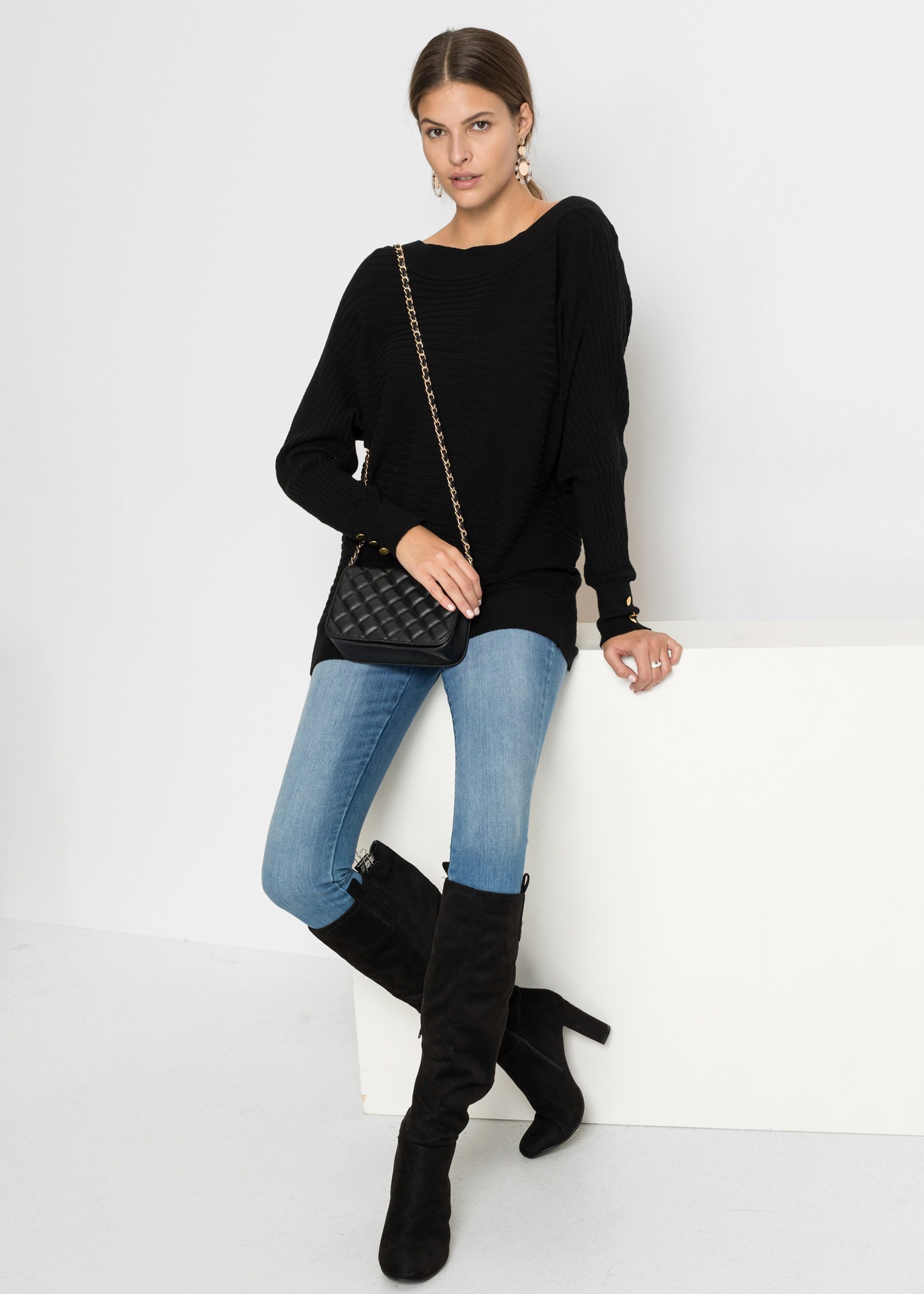 bonprix Pull en tricot aus Viskose, Polyamid und Polyester, mit Knopfdetail