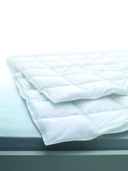 Image of billerbeck Einziehdecke »Lugano 90«, leicht, Füllung 90% neue, reine, europäische, grossflockige Gänsedaunen, weiss, 10% Federchen, VSB-Norm, Bezug 100% Baumwolle, Batiste supérieure mit SanProCare-Veredelung, Öko-Tex Standard 100, (1 St.) bei Ackermann V