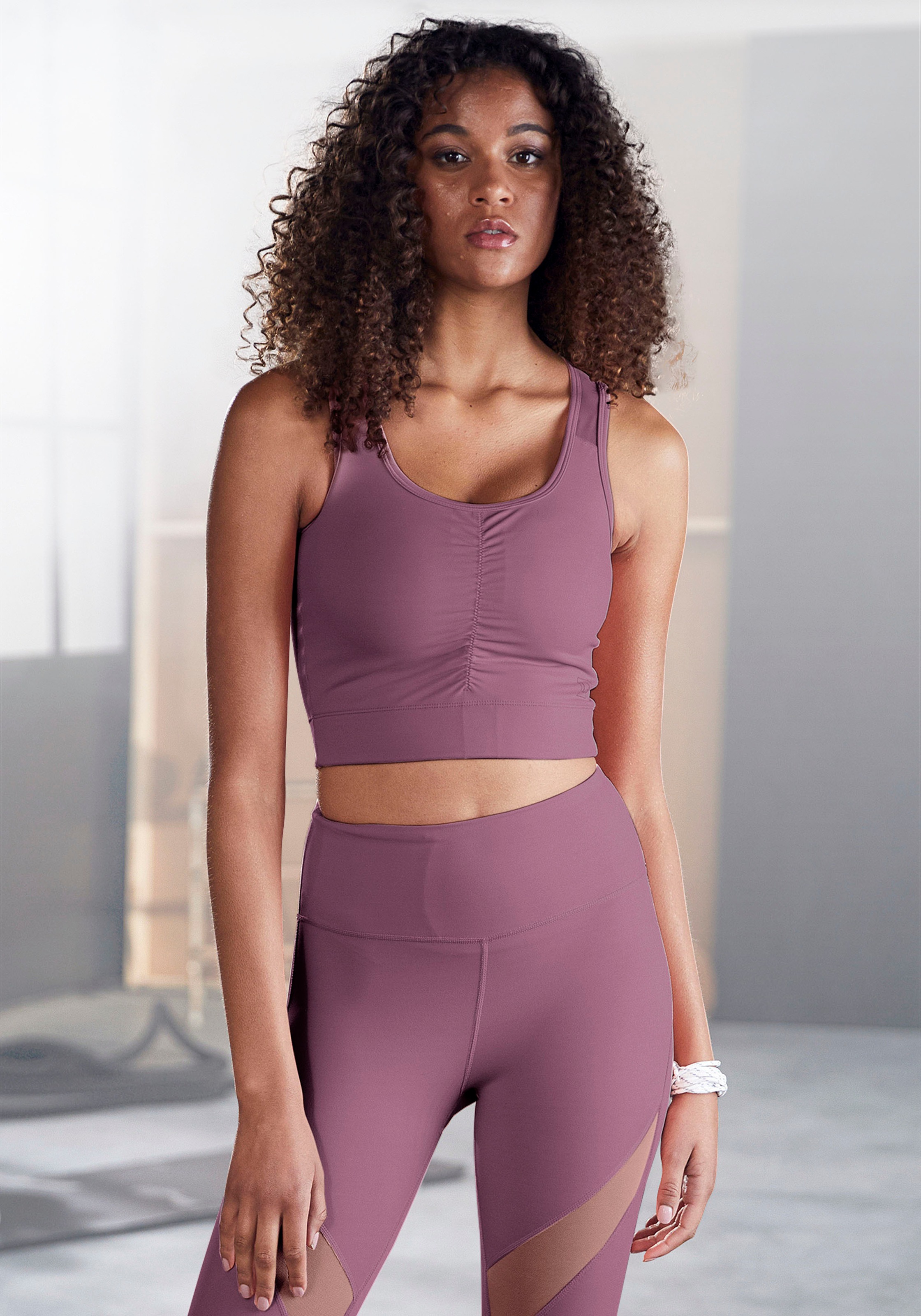 LASCANA ACTIVE Crop-Top, mit Raffung und Mesheinsätze