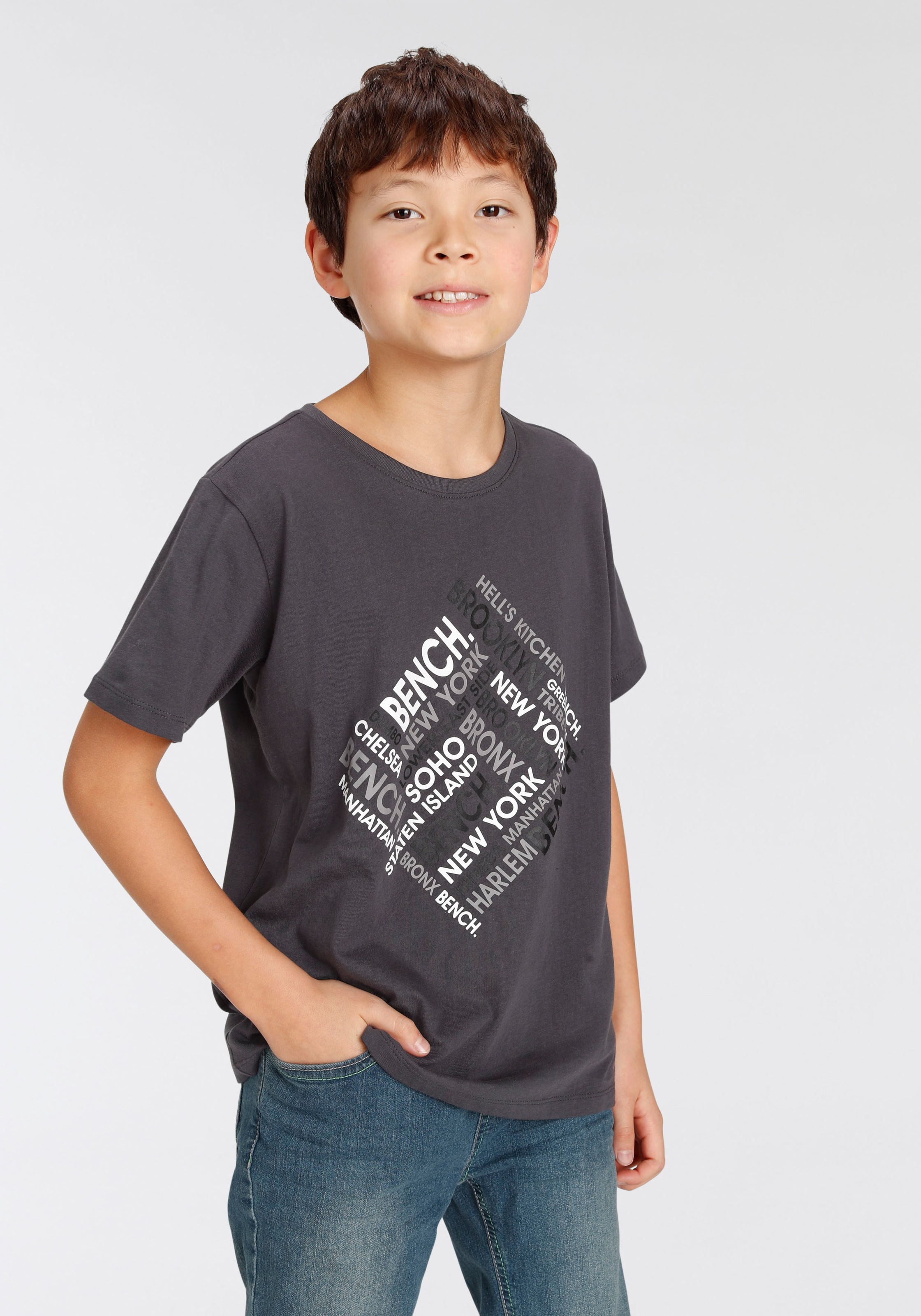 Bench. T-Shirt, moderner Druck kaufen