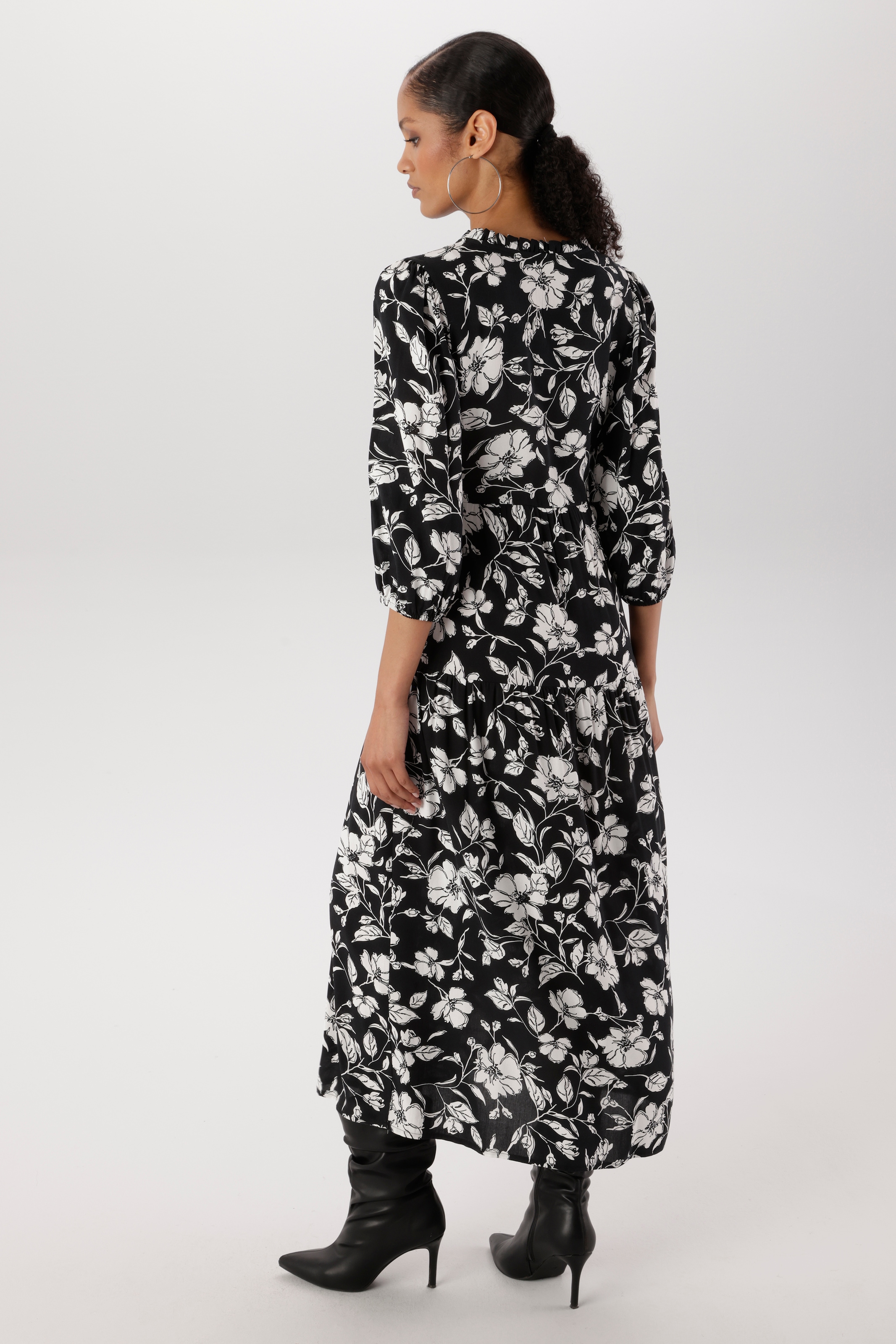 Aniston SELECTED Maxi robe Avec imprimé floral fantasque et pictural - NOUVELLE COLLECTION