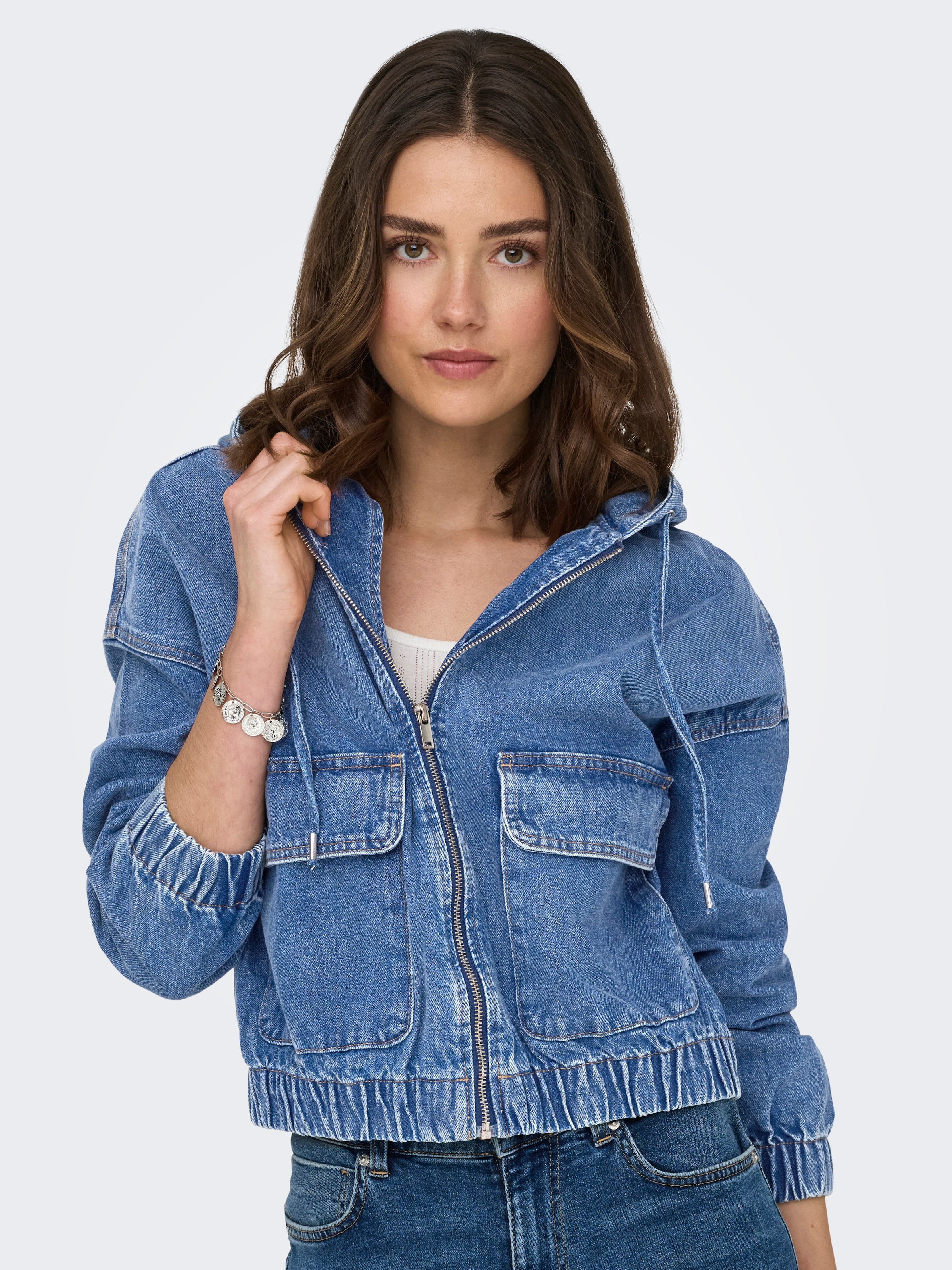 Image of ONLY Jeansjacke "ONLKENZIE – Jeansblouson mit Kapuze und Reissverschluss" mit Kapuze unifarben, modisch, regular fit, Denim, Kapuze