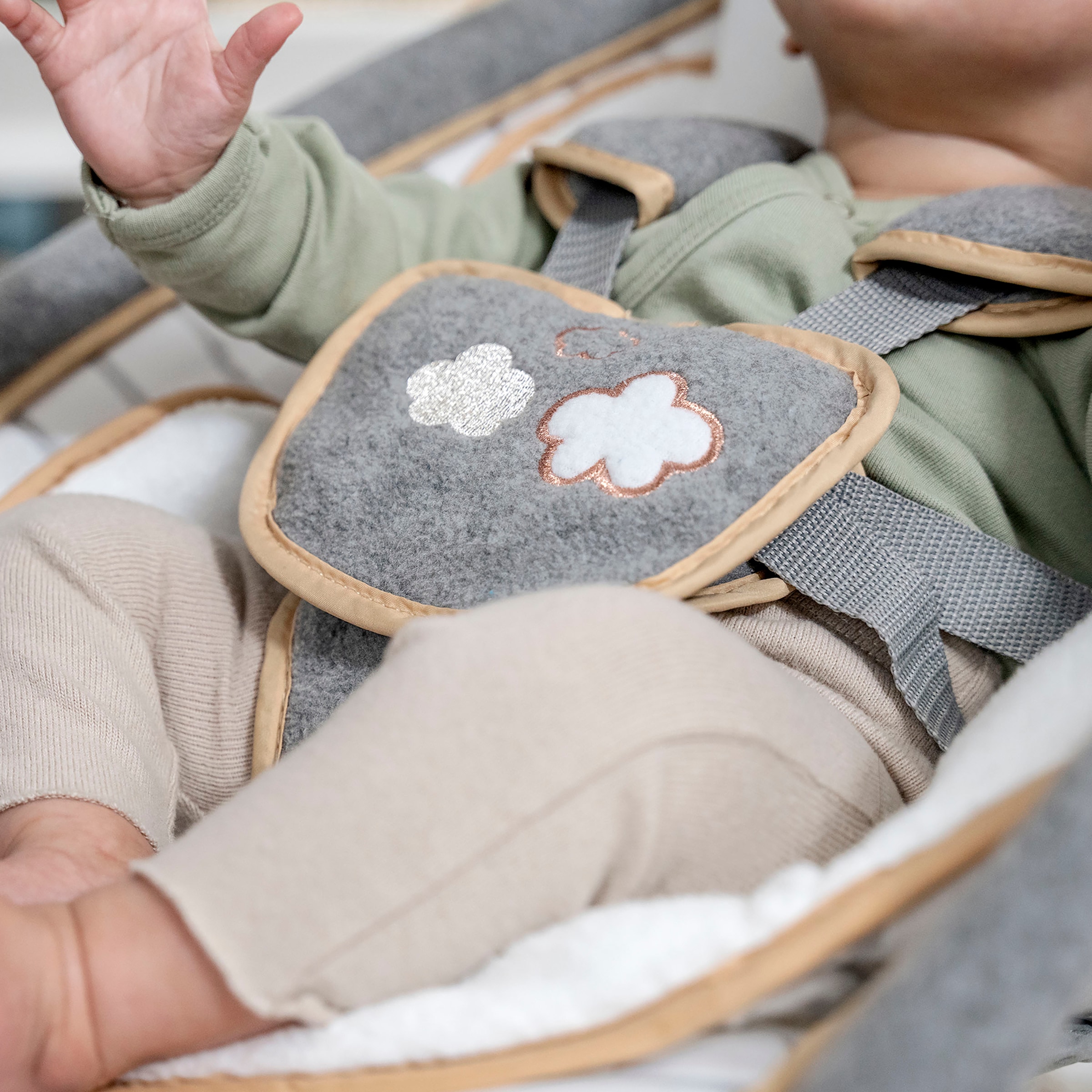 ingenuity Babywippe »Rocking Seat - Bella Teddy« mit Sound-Effekt