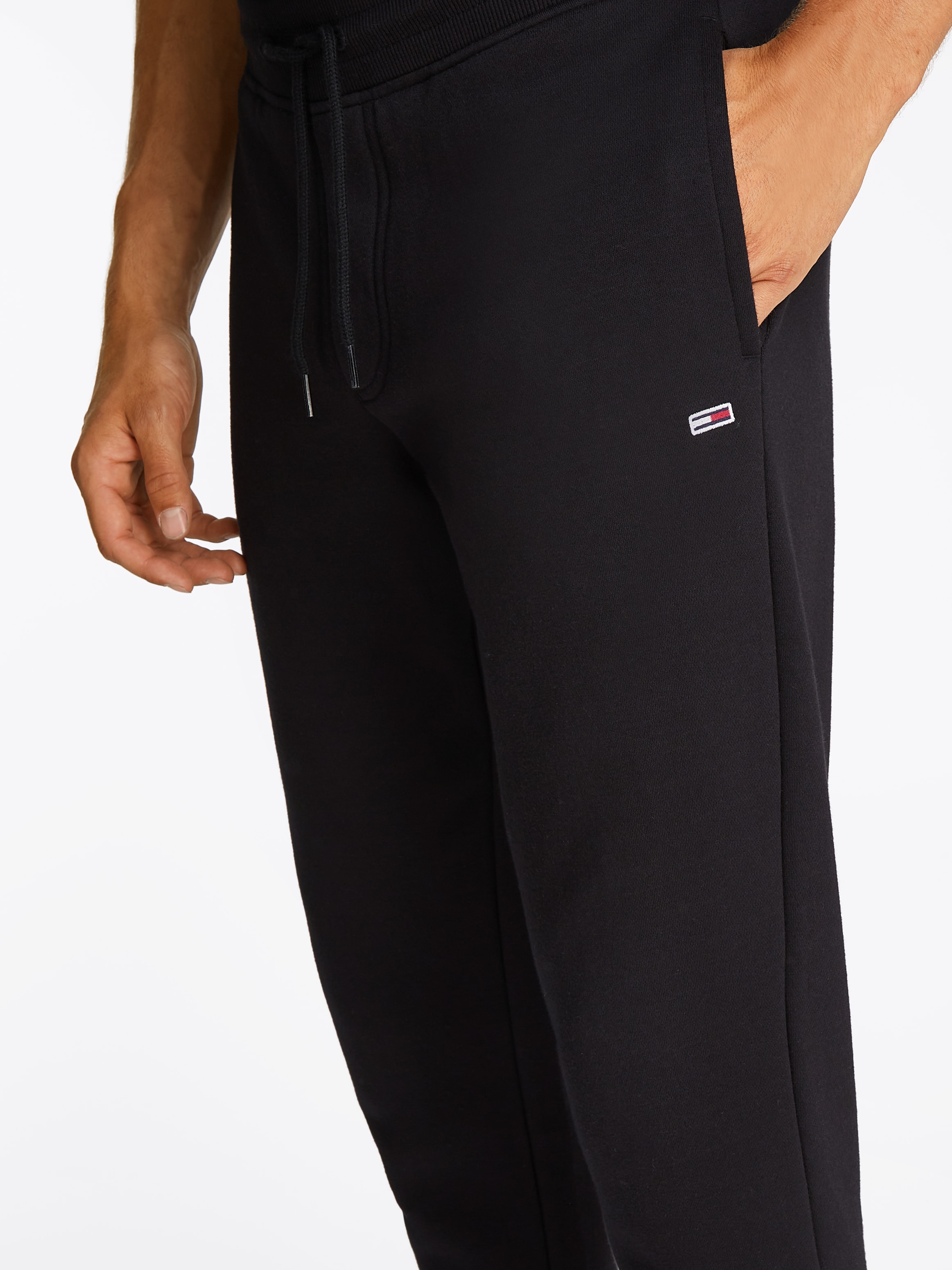 Tommy Jeans Sweathose »TJM SLIM S FLAG SWEATPANT«, Mit Kordelzug
