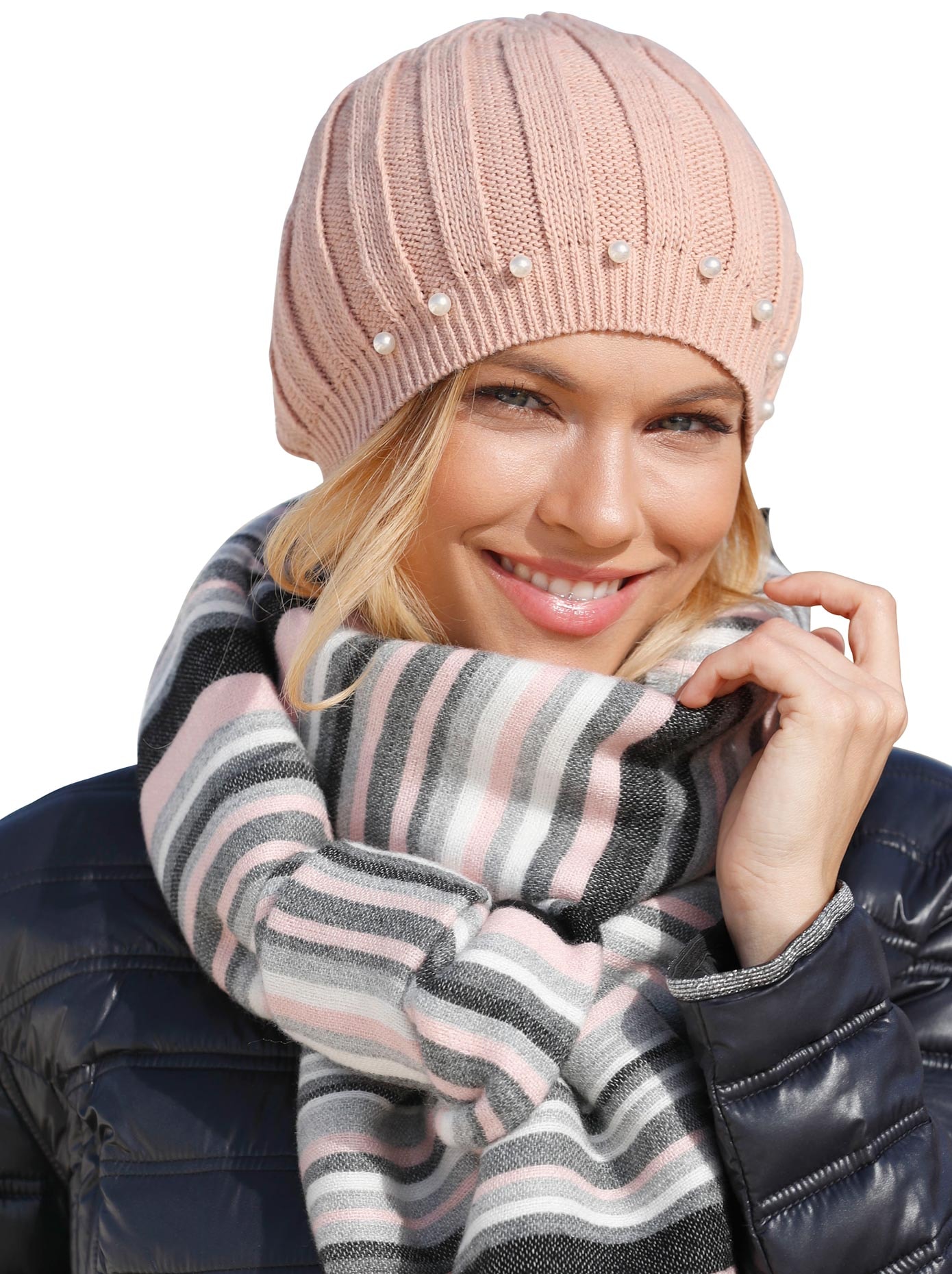 Mütze mit Zierperlen