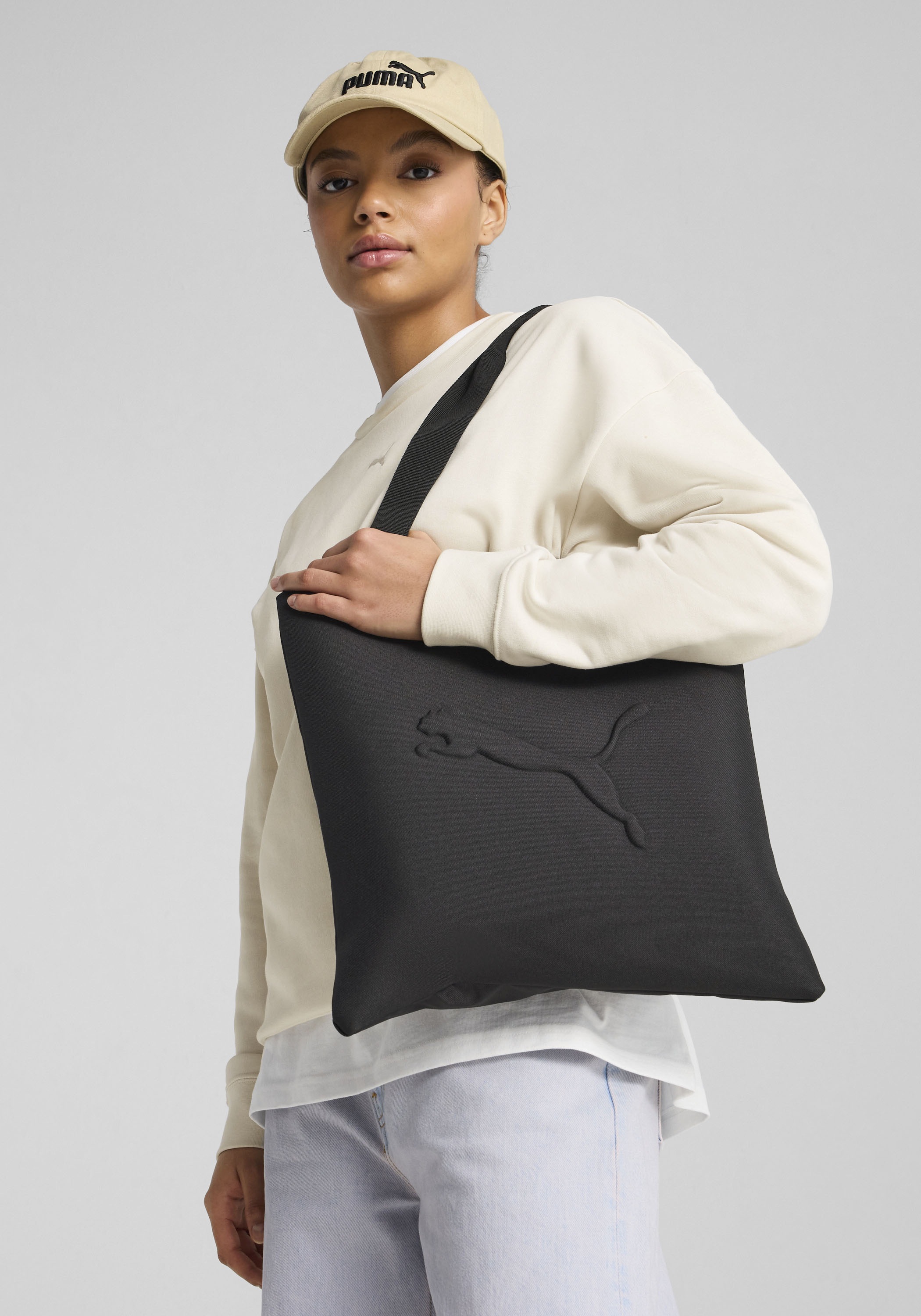 PUMA Schultertasche "BUZZ TOTE" sportlicher Stil, mit Tragegriffen aus Gurtband, aus Polyester