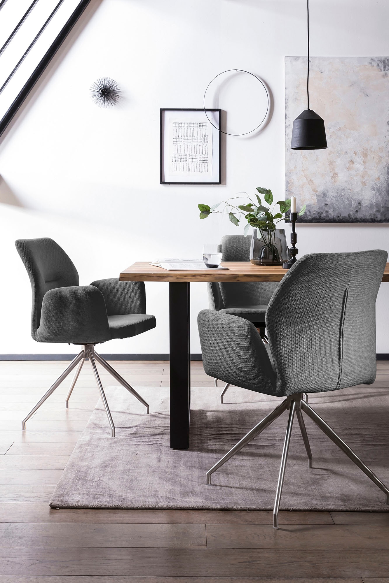 SalesFever Chaise de salle à manger »Taormina Armlehnstuhl mit silbernem Edelstahlgestell« () 1 cuisEsszimmersessel, 180° Drehfunktion, Gestell aus rostfreiem Edelstahl