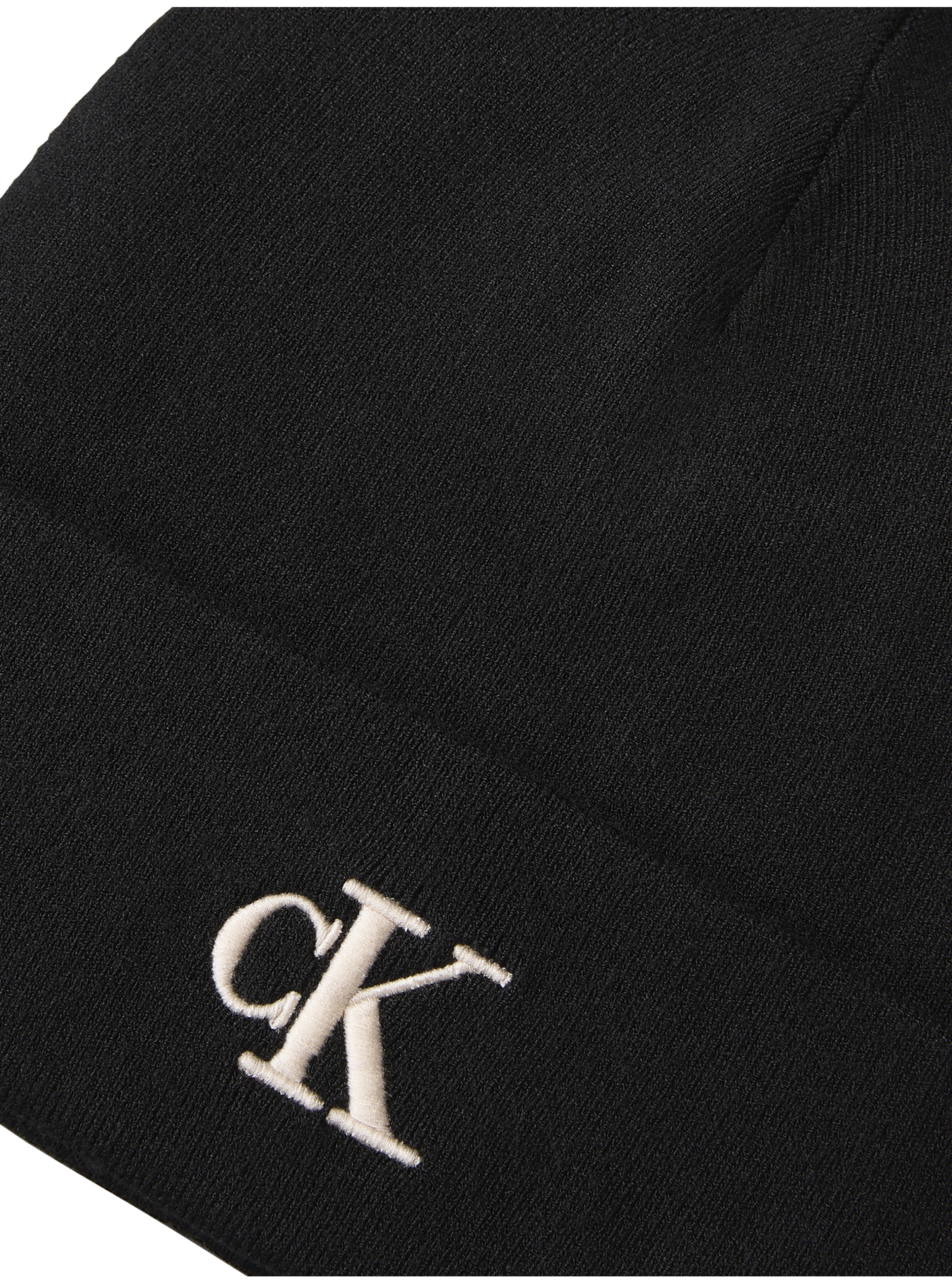 Calvin Klein Bonnet »CK FINE RIB BEANIE« coupe régulière avec logo de la marque