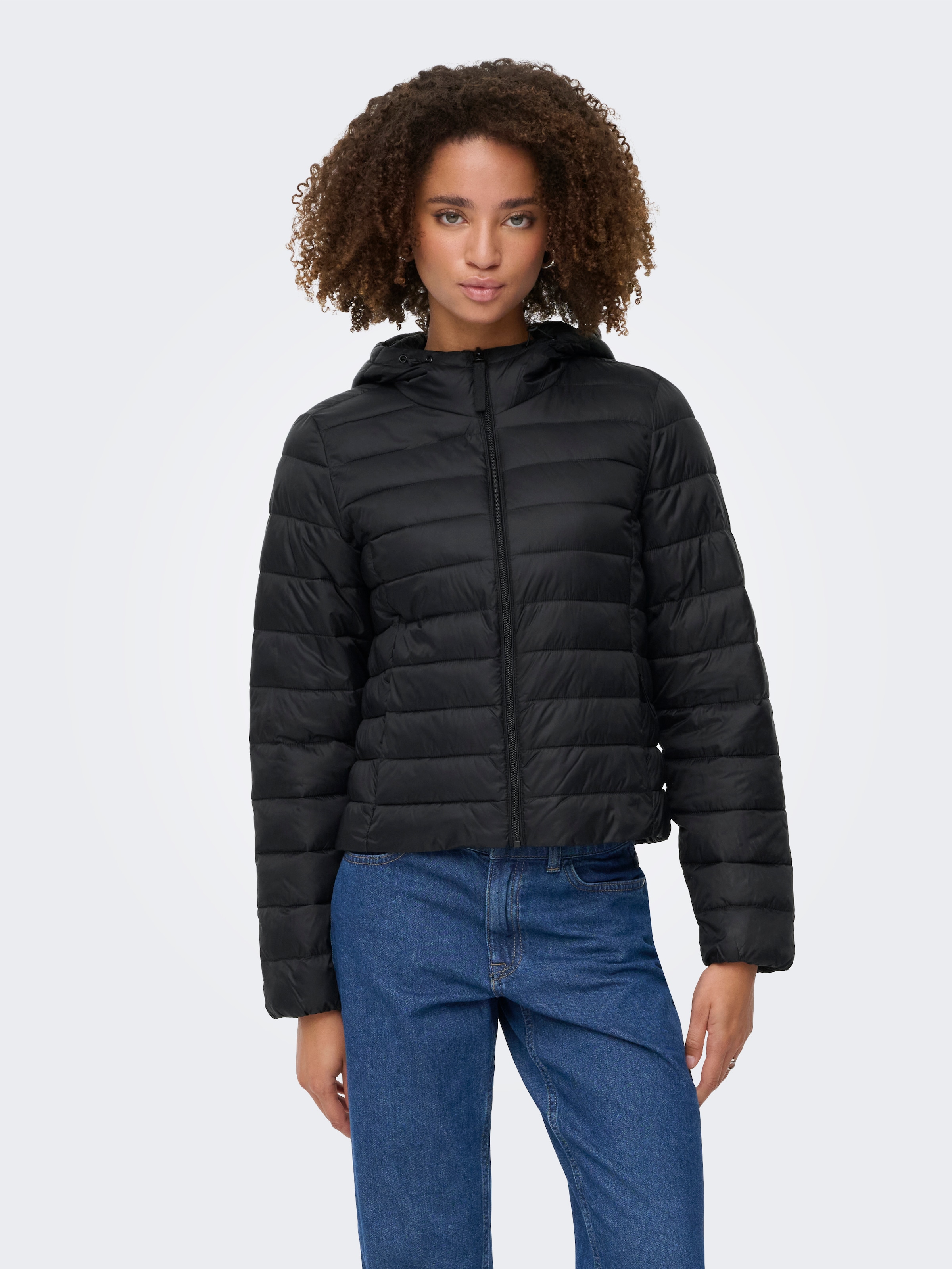 Image of ONLY Steppjacke "ONLTAHIA LW QUILTED HOOD JKT OTW CC OTW" mit Kapuze Kunstfaser