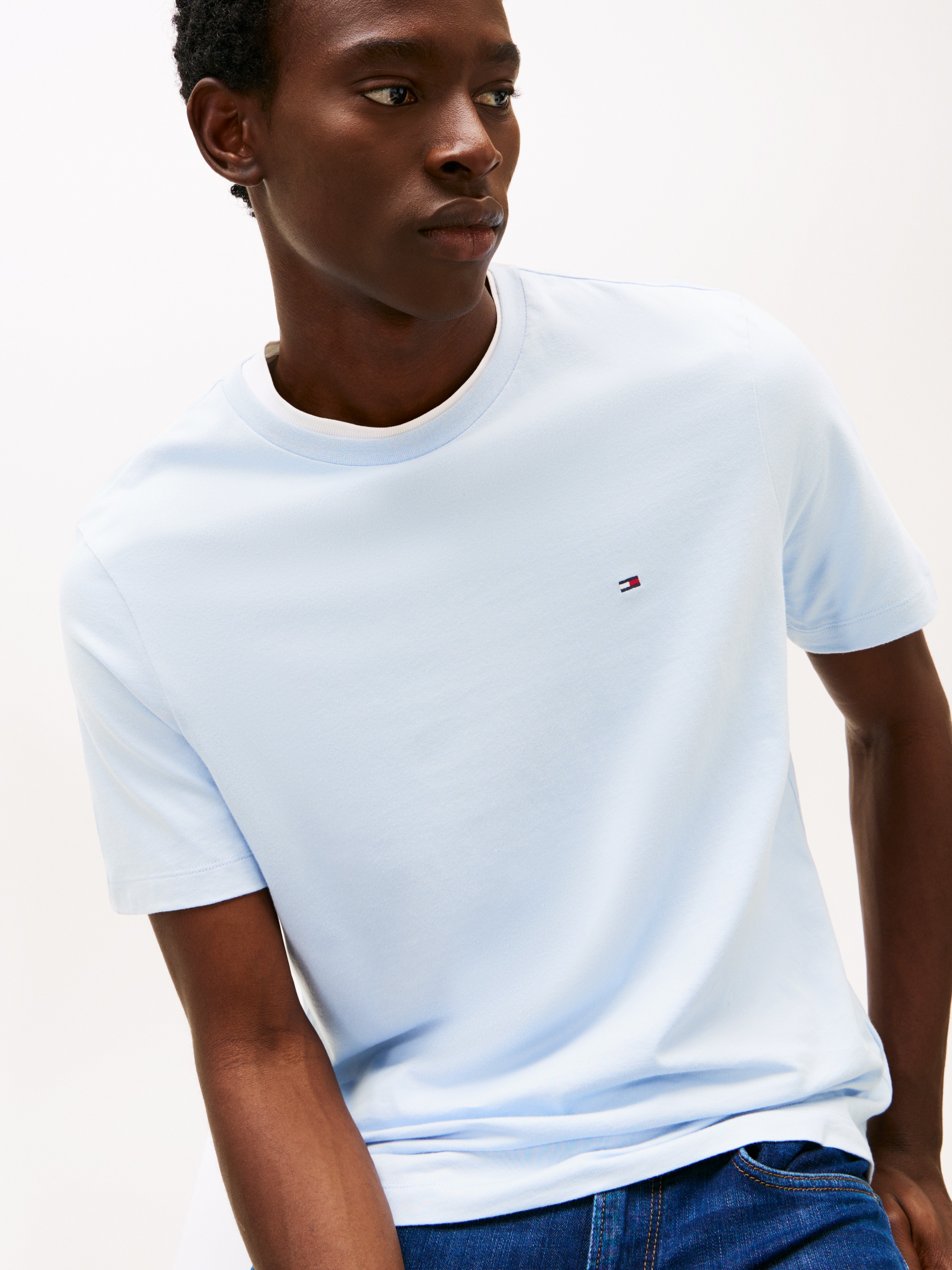 Tommy Hilfiger T-Shirt »ESSENTIAL REG FIT SOLID TEE«, mit Rundhalsausschnitt