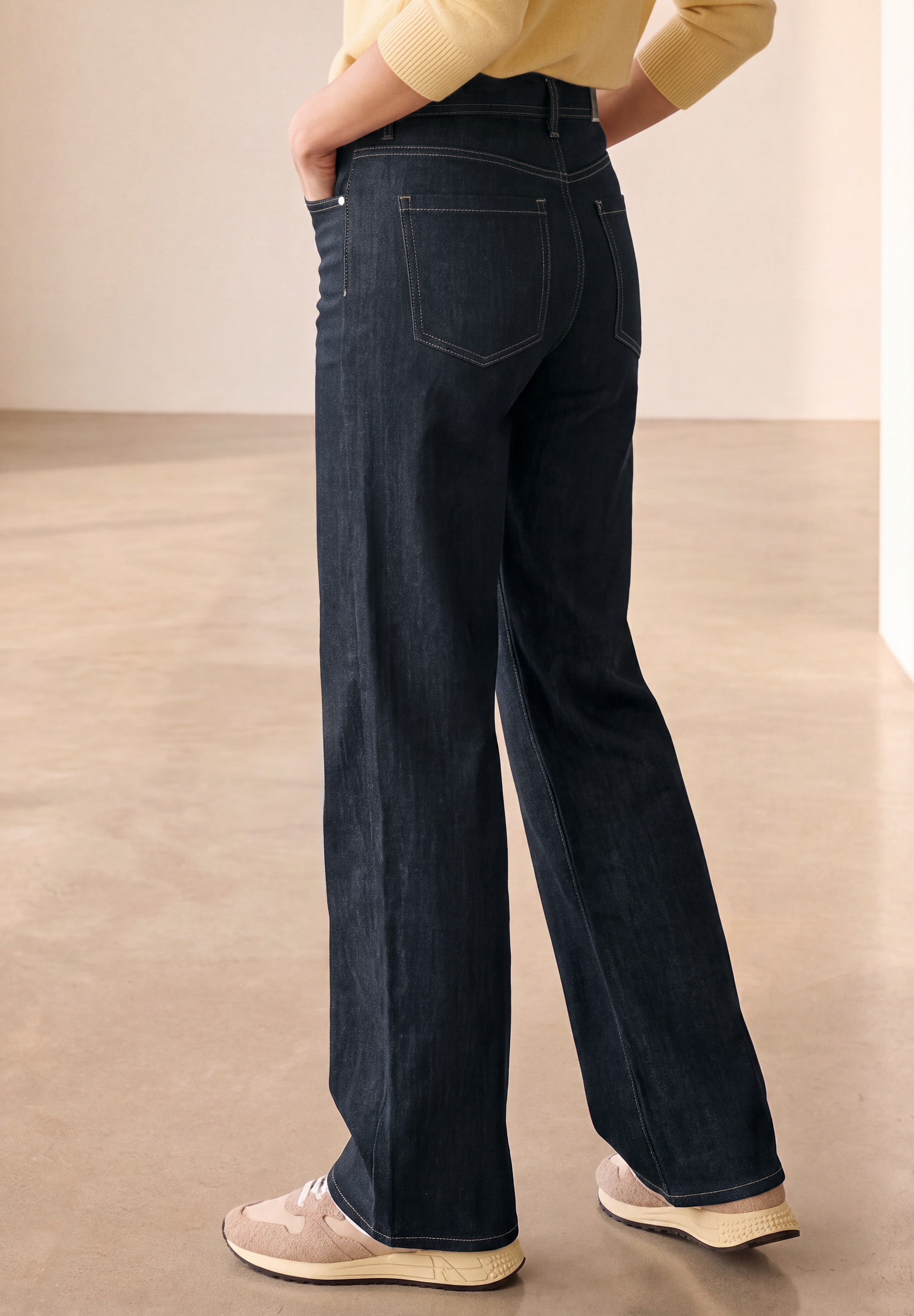 Image of STREET ONE Loose-fit-Jeans "Style Emee" Denim in Rinsed-Optik mit Details am Bund