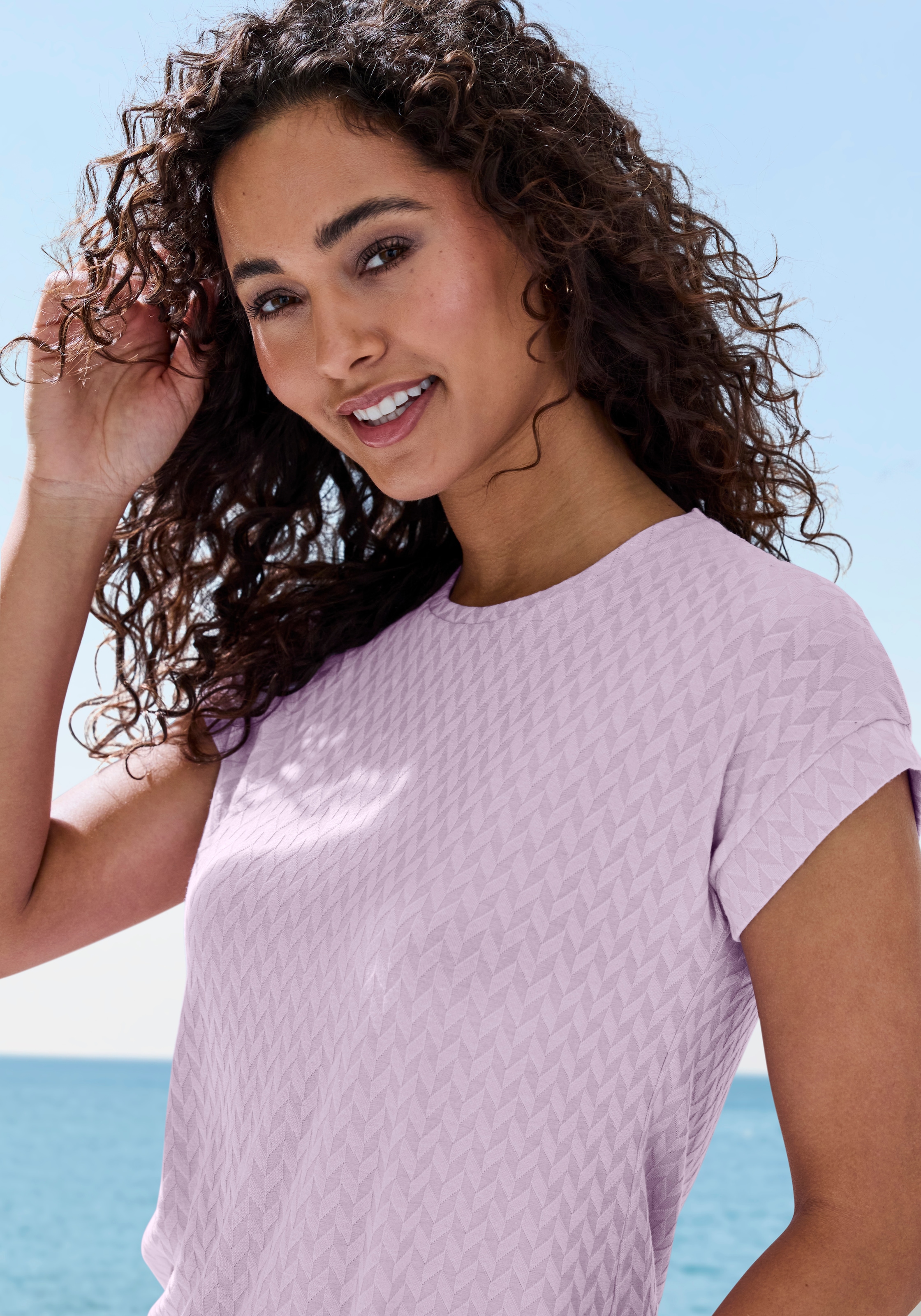 Vivance Kurzarmshirt »mit modischem Jacquard-Muster« aus hochwertiger Qualität mit Viskose