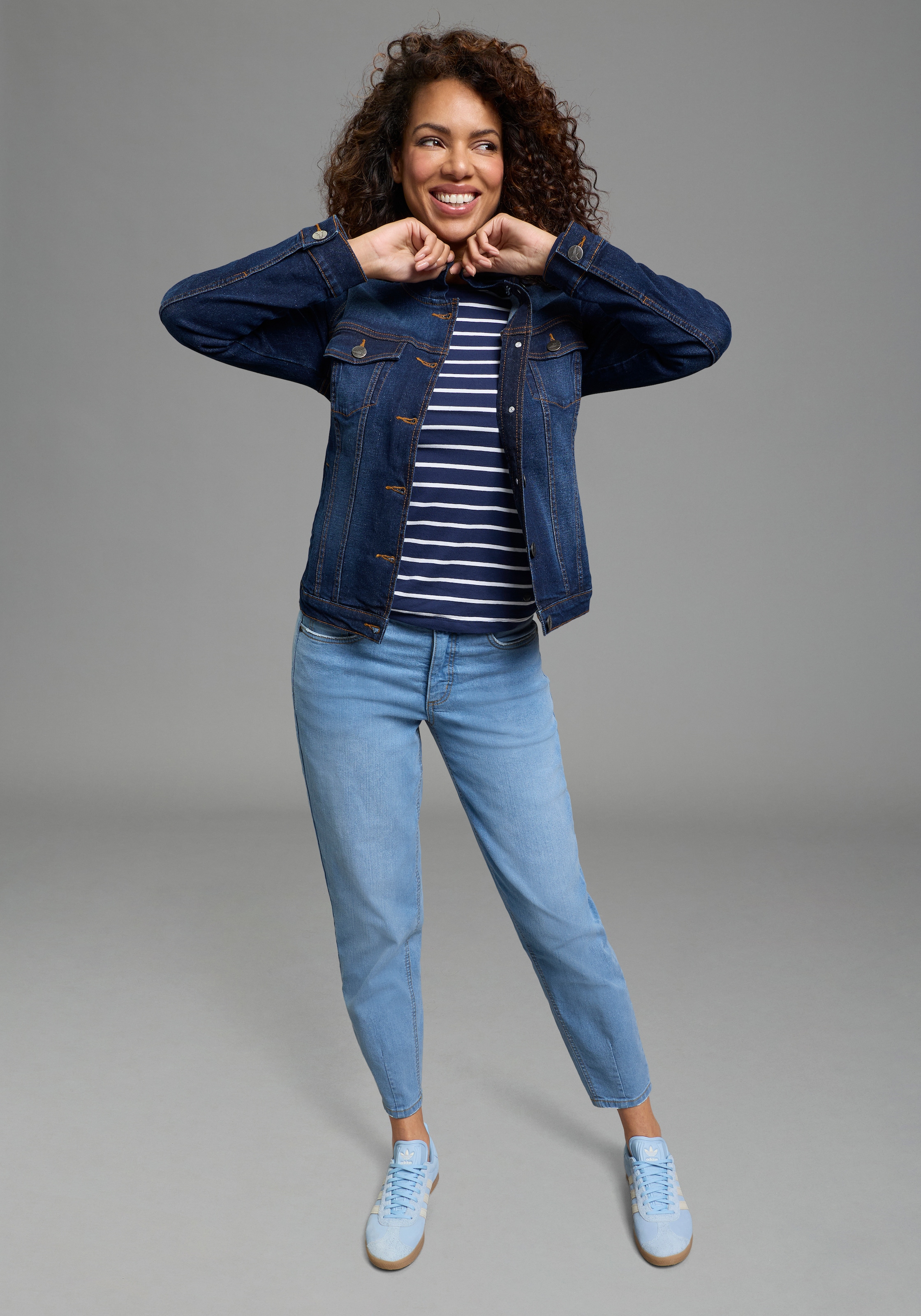 Arizona Jeansjacke mit Kapuze mit Kapuze, Regular Fit, mit Knopfleiste, mit Knopf-Applikationen