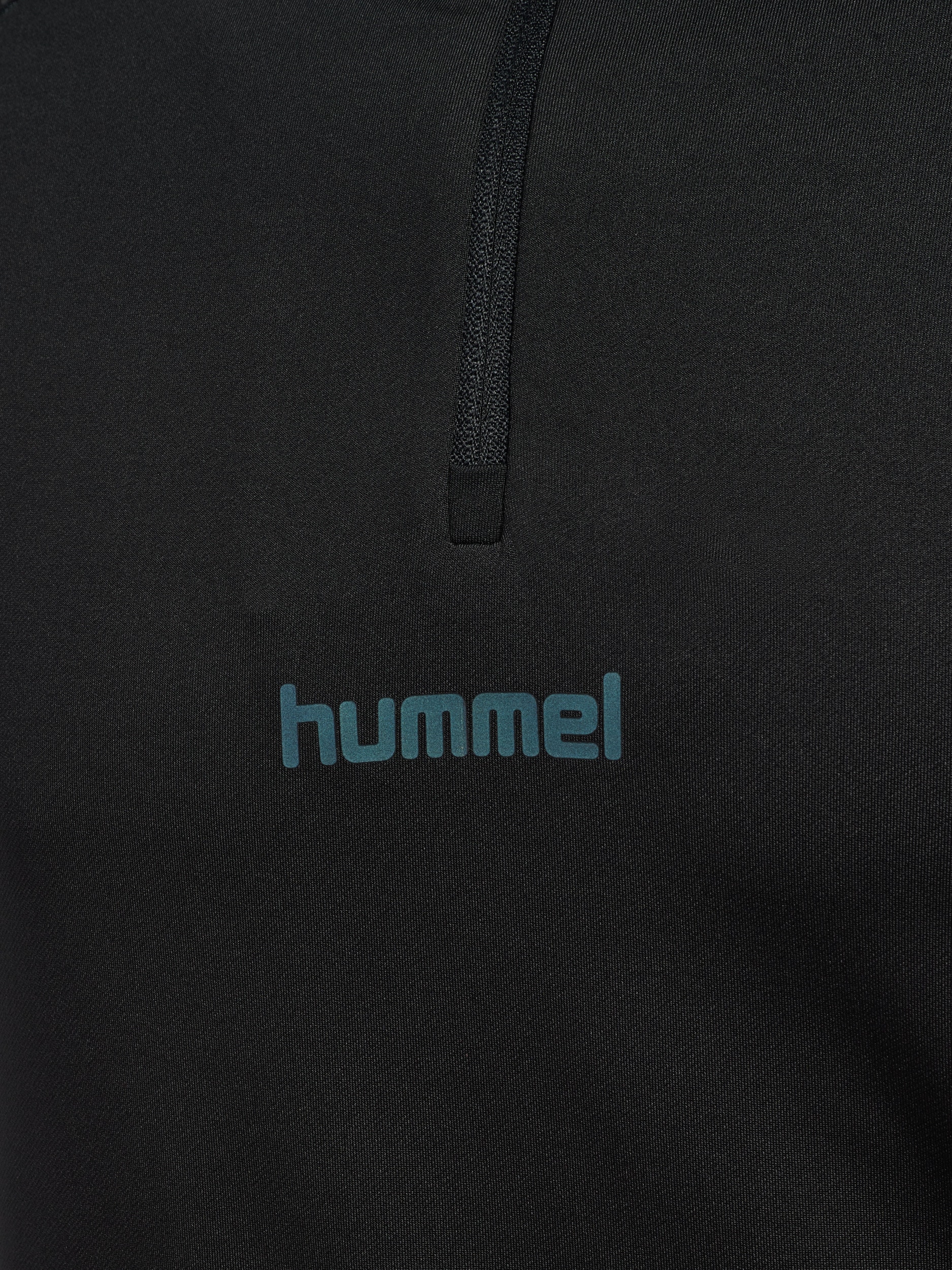 hummel Trainingsshirt »HMlBLAZE26 PRO TRAINING HALF ZIP« mit Daumenloch, aus Polyester und Elasthan, normaler Schnitt