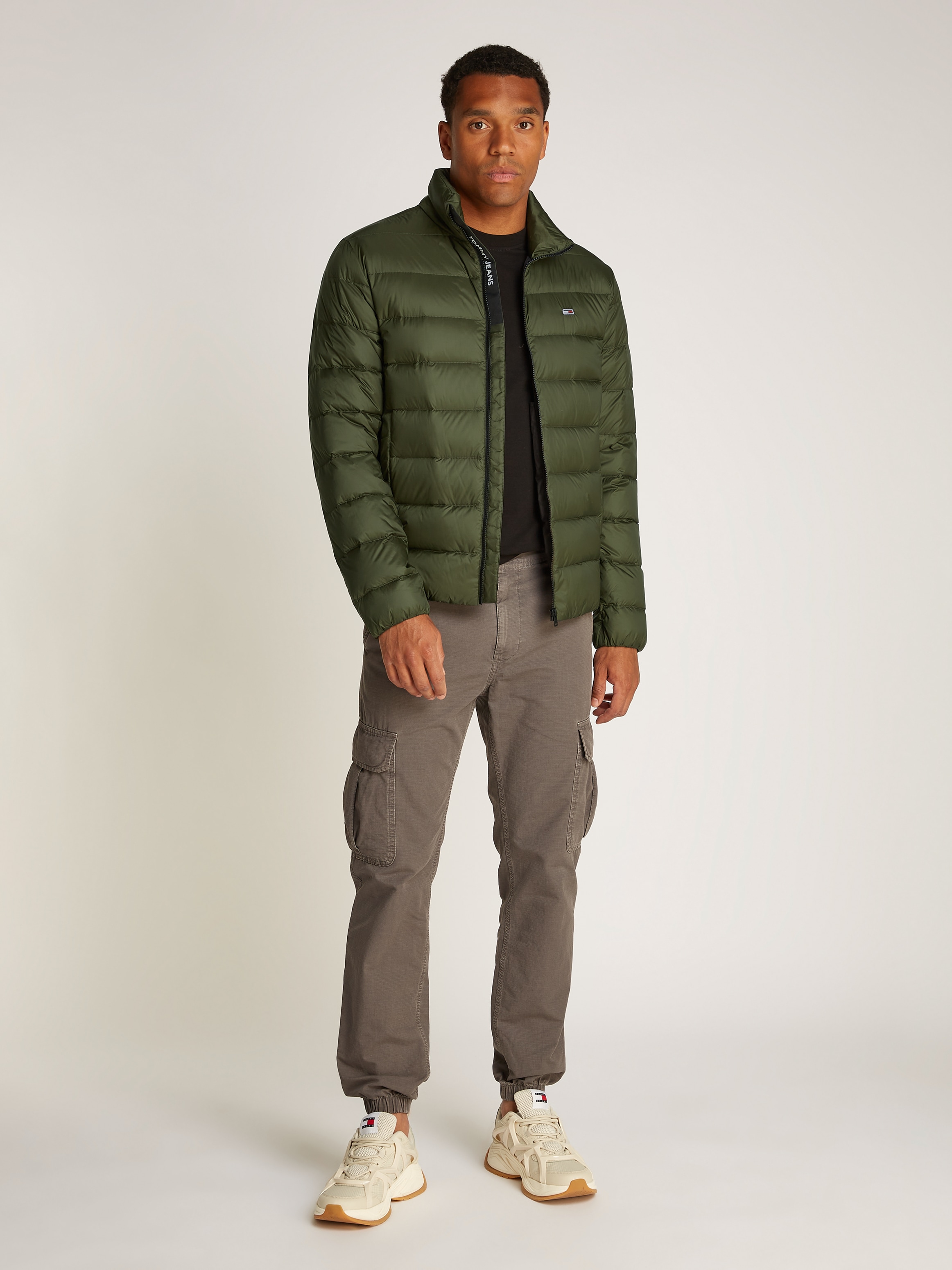 Tommy Jeans Plus Steppjacke »TJM LT DOWN JACKET EXT«, in Grossen Grössen, Logostickerei, Reissverschlusstaschen