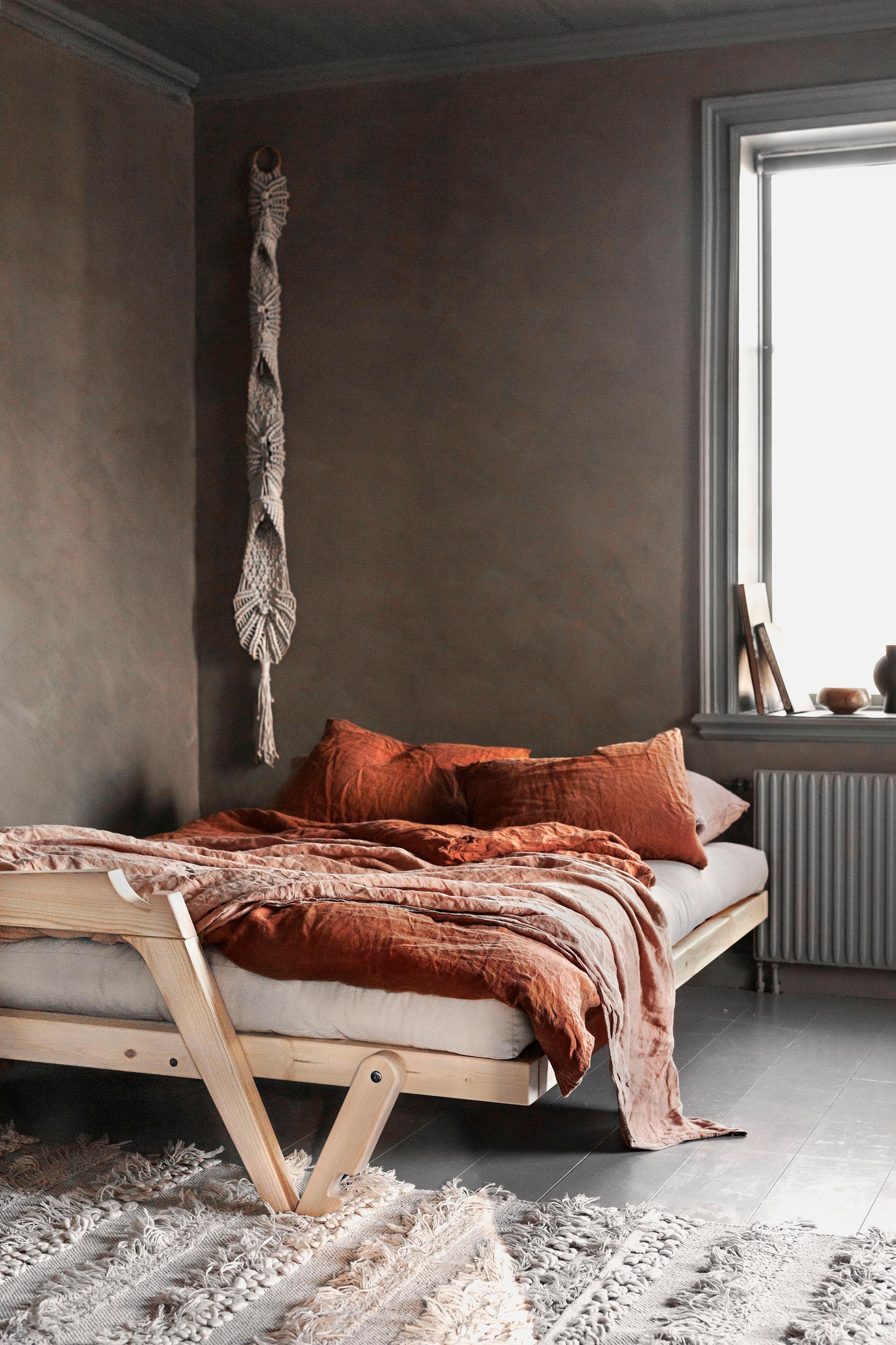Karup Design Canapé-lit »Grab, inkl. Futonmatratze - aus massivem Kieferholz, 130x190 cm« Mit Holzstruktur, inkl. Futonmatratze, Liegefläche 130x190 cm