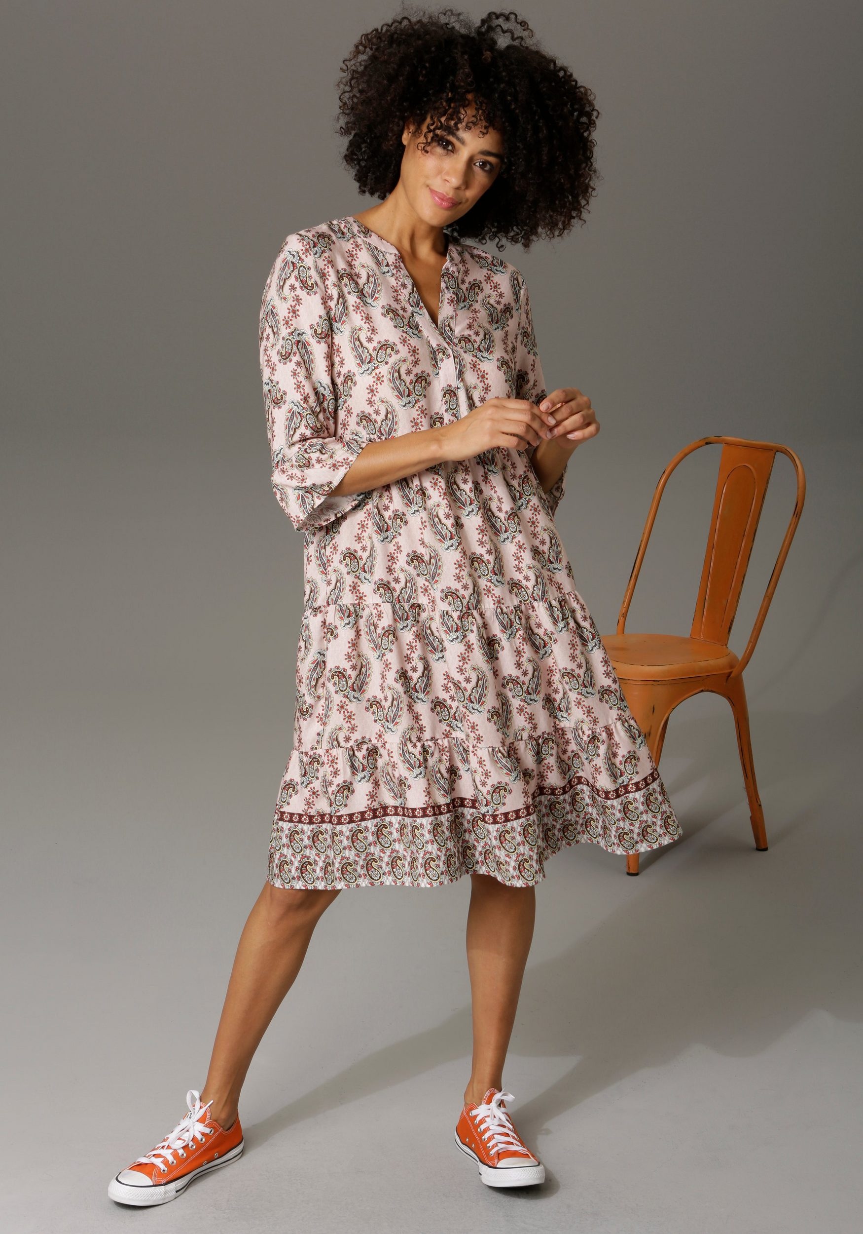 Image of Aniston CASUAL Tunikakleid, mit verspielten Paisley-Druck bei Ackermann Versand Schweiz