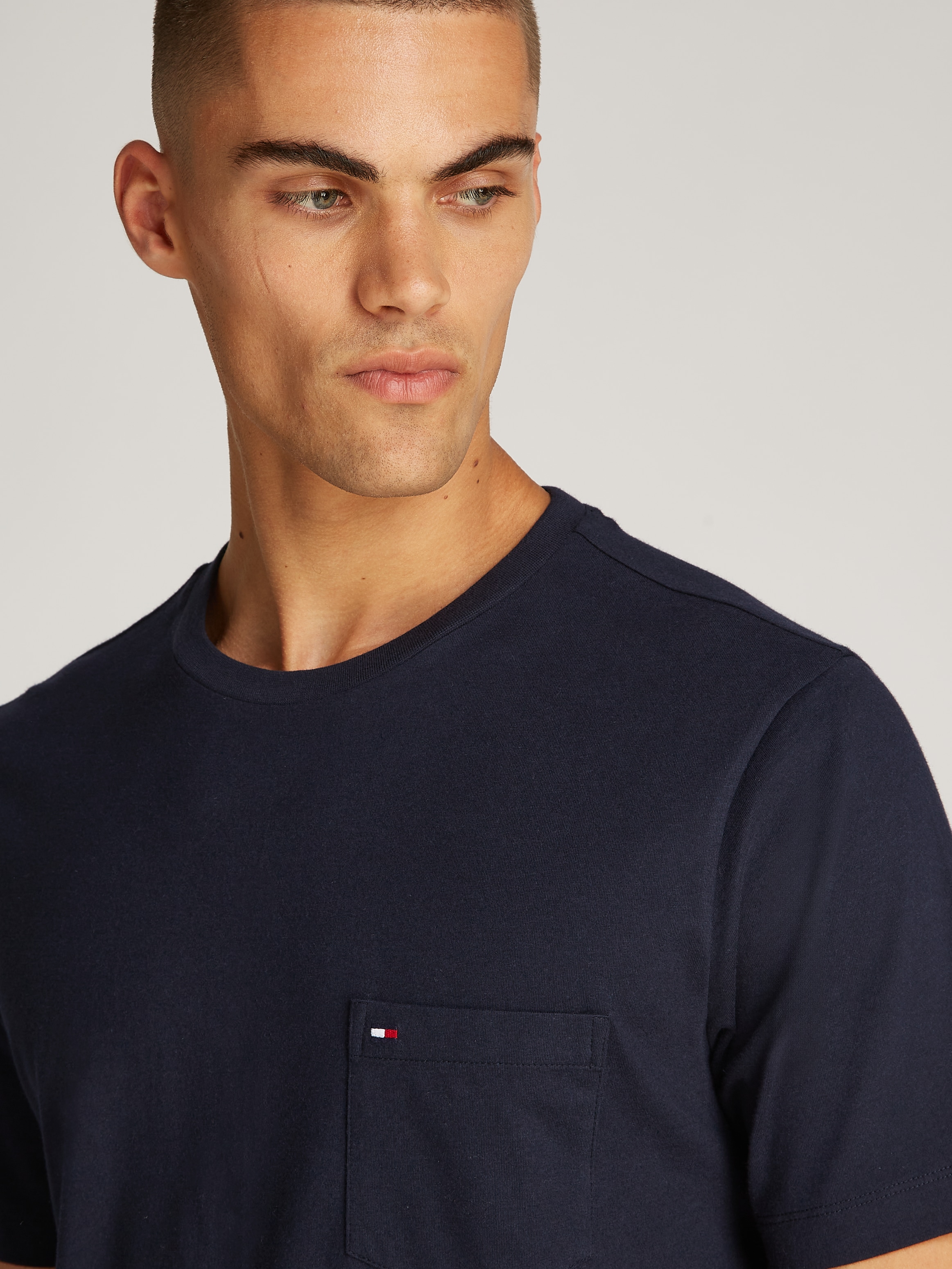 Tommy Hilfiger T-Shirt »ESSENTIAL SOLID POCKET TEE«