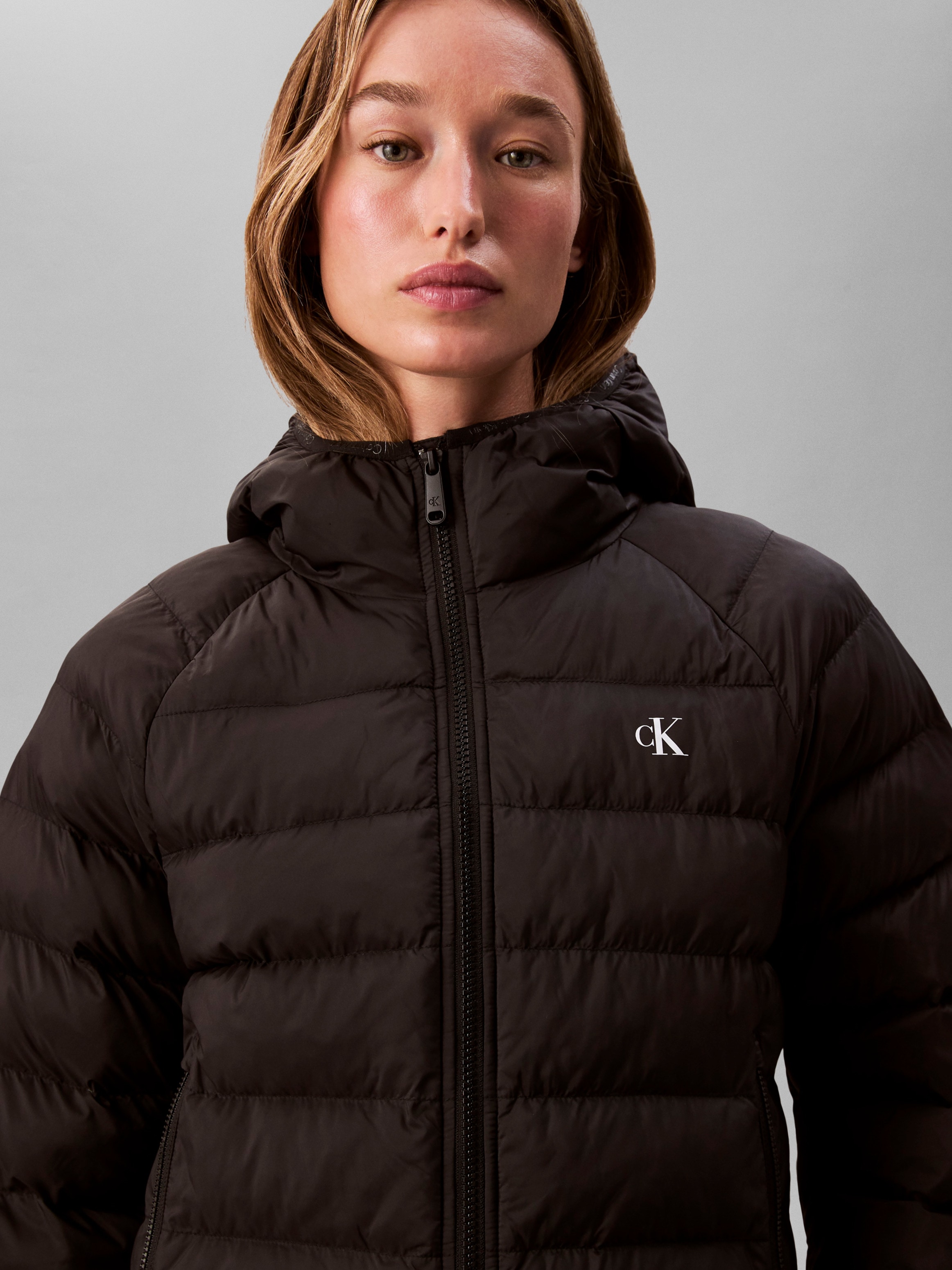 Calvin Klein Jeans Veste matelassée »LGHTWGHT QLTD JCKT P« mit Kapuze Mit Rundhalsausschnitt