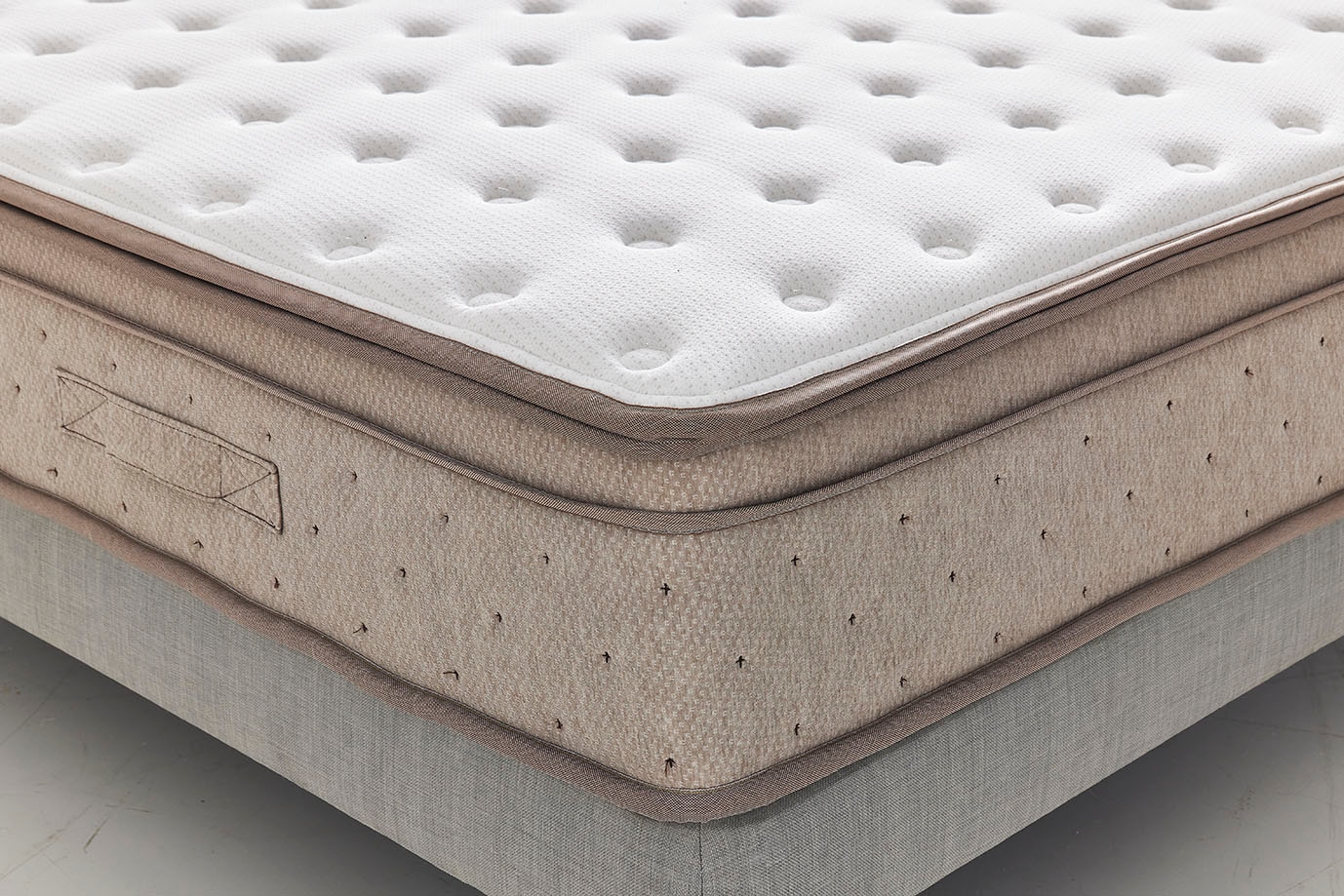 Yatas Bedding Taschenfederkernmatratze »Matratze Yatas Royal - waschbarer Matratzenbezug mit antistatischer Wirkung - hoher Liegekomfort dank Luxushöhe von 28 cm«, 28 cm hoch, (1 St.), optimale Körperunterstützung, schnelle Feuchtigkeitsverdunstung