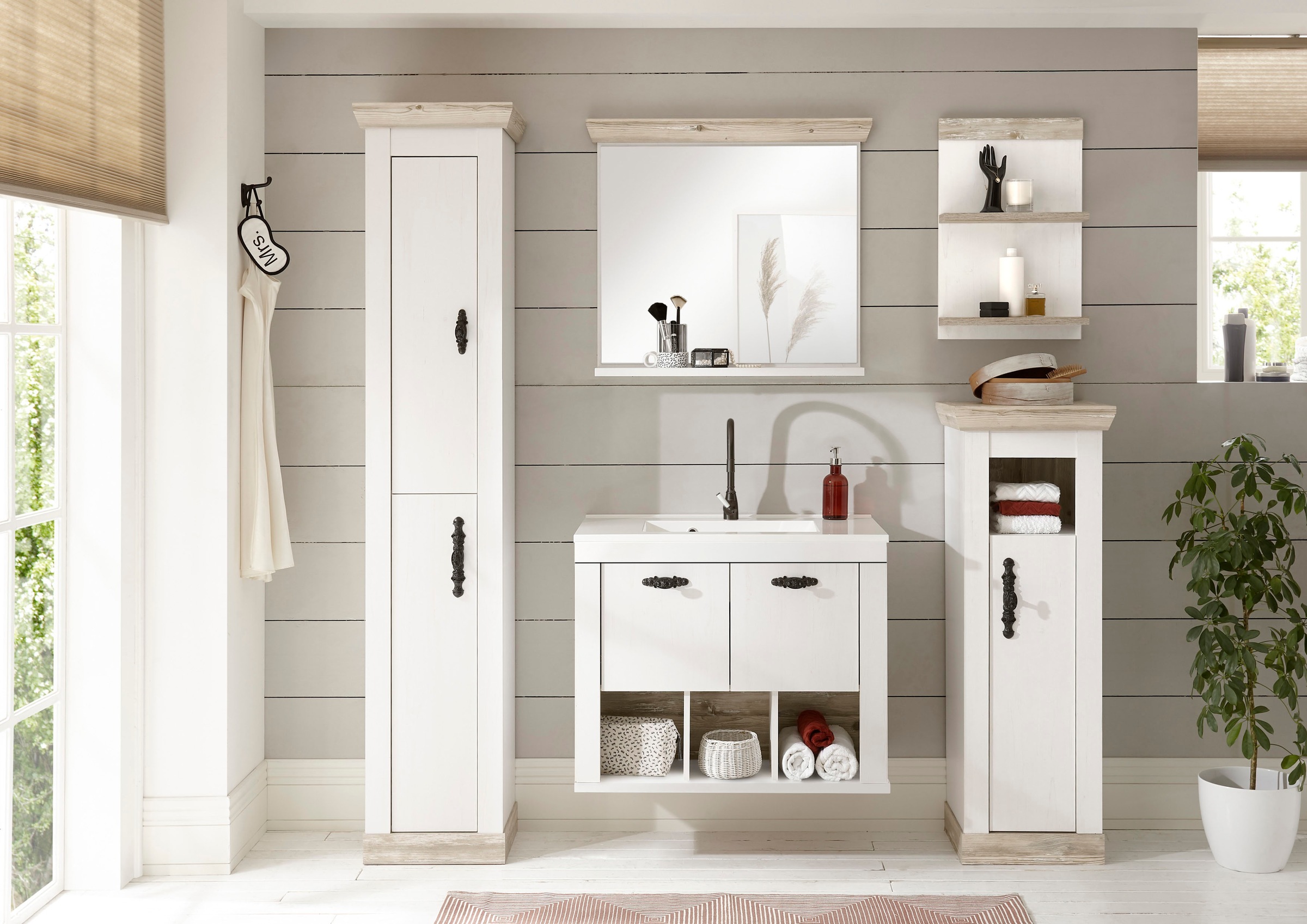Home affaire Badmöbel-Set »Florenz, Bad im Landhausstil, 5-teiliges Badezimmer«, (5 St.), Hänge-Waschtisch, Schränke, Wandboard und Spiegel, in Pinie Weiss