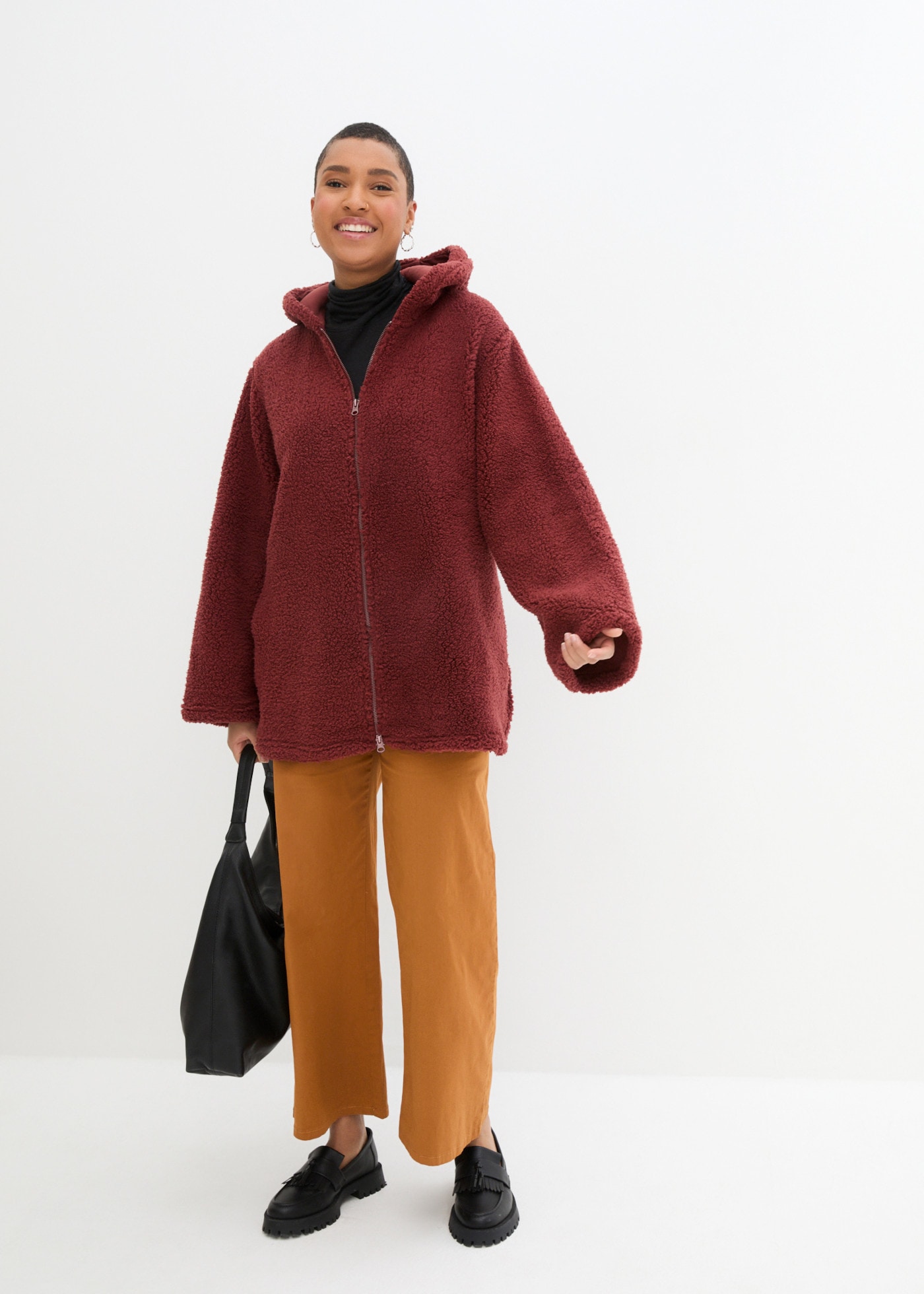 bonprix Veste polaire avec capuche en matière teddy douillette, col montant et capuche, ligne A