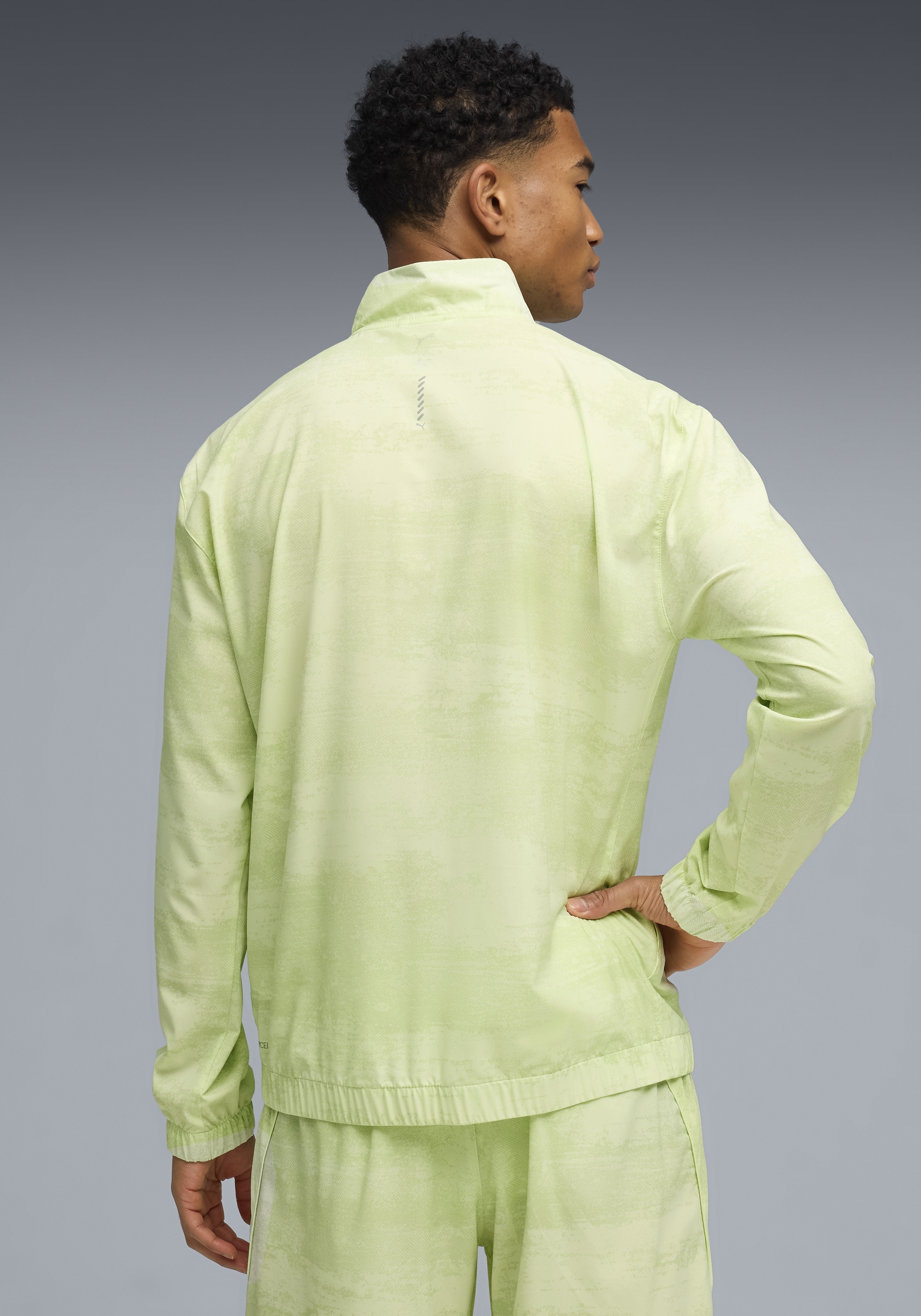 PUMA Veste d'entraînement »M RUN VELOCITY AOP WOVEN JACKET« ohne Kapuze mit Reissverschluss, atmungsaktiv, mit Nahttaschen