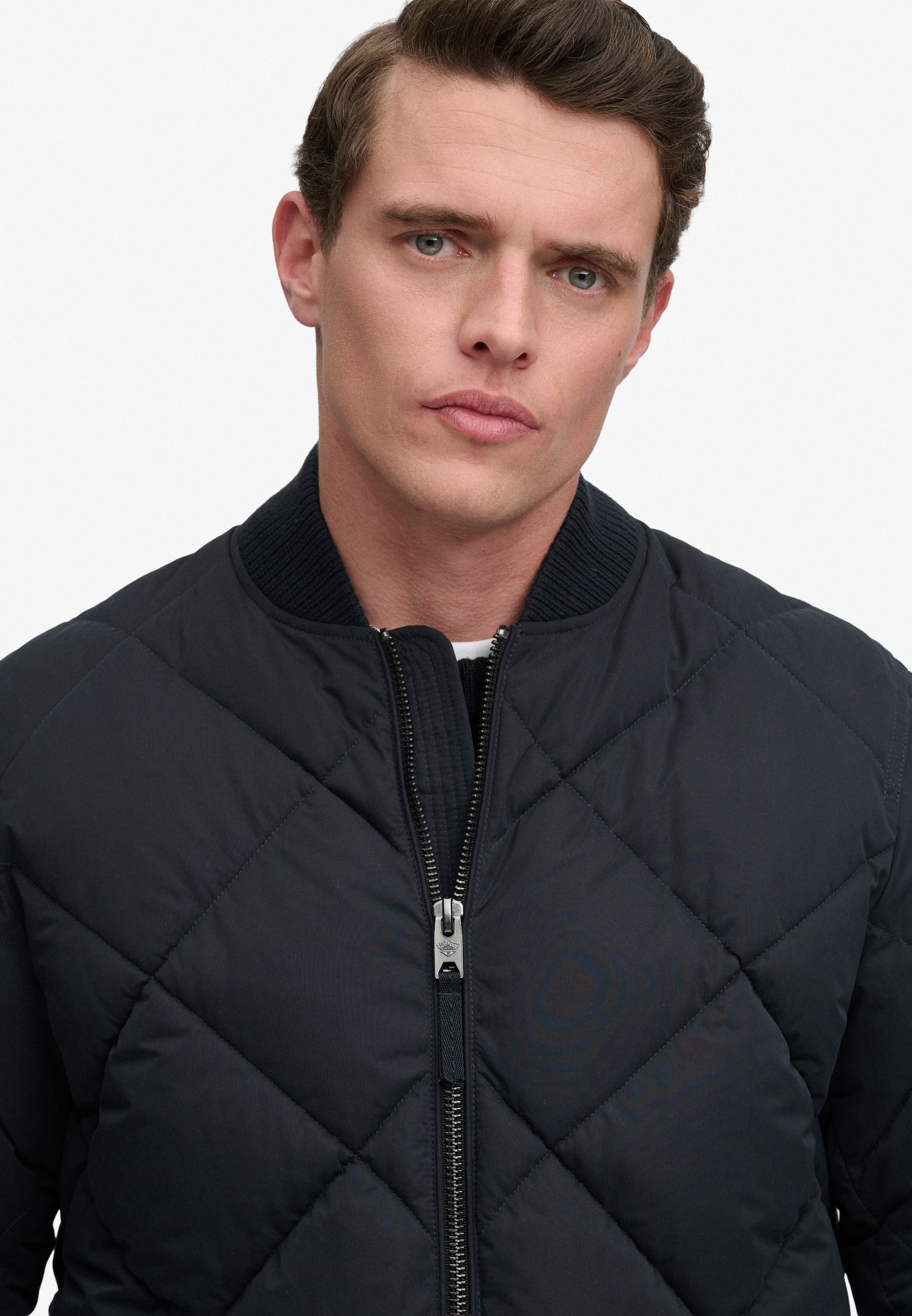 Superdry Steppjacke »DIAMOND QUILT JACKET« Regular Fit, mit Reissverschluss, aus Polyester und Kunstfaser