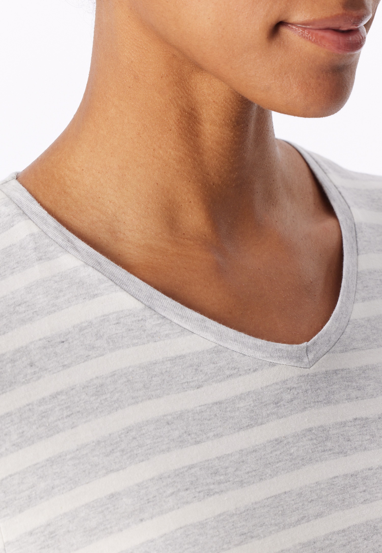 Schiesser Chemise de nuit »Casual Essentials« Paquet,  Poches externes avec léger col en V