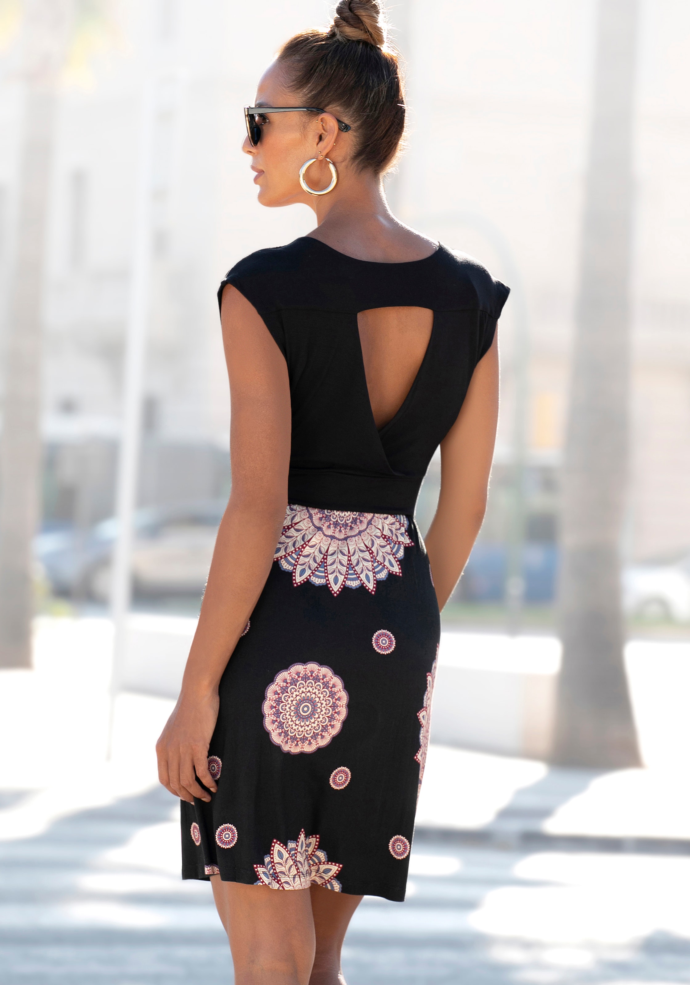 Image of Beachtime Jerseykleid "mit Rückenausschnitt, Oberteil in Wickeloptik mit V-Ausschnitt" Ohne Taschen Sommerkleid, leichtes Strandkleid, Druckkleid mit Ethnomuster