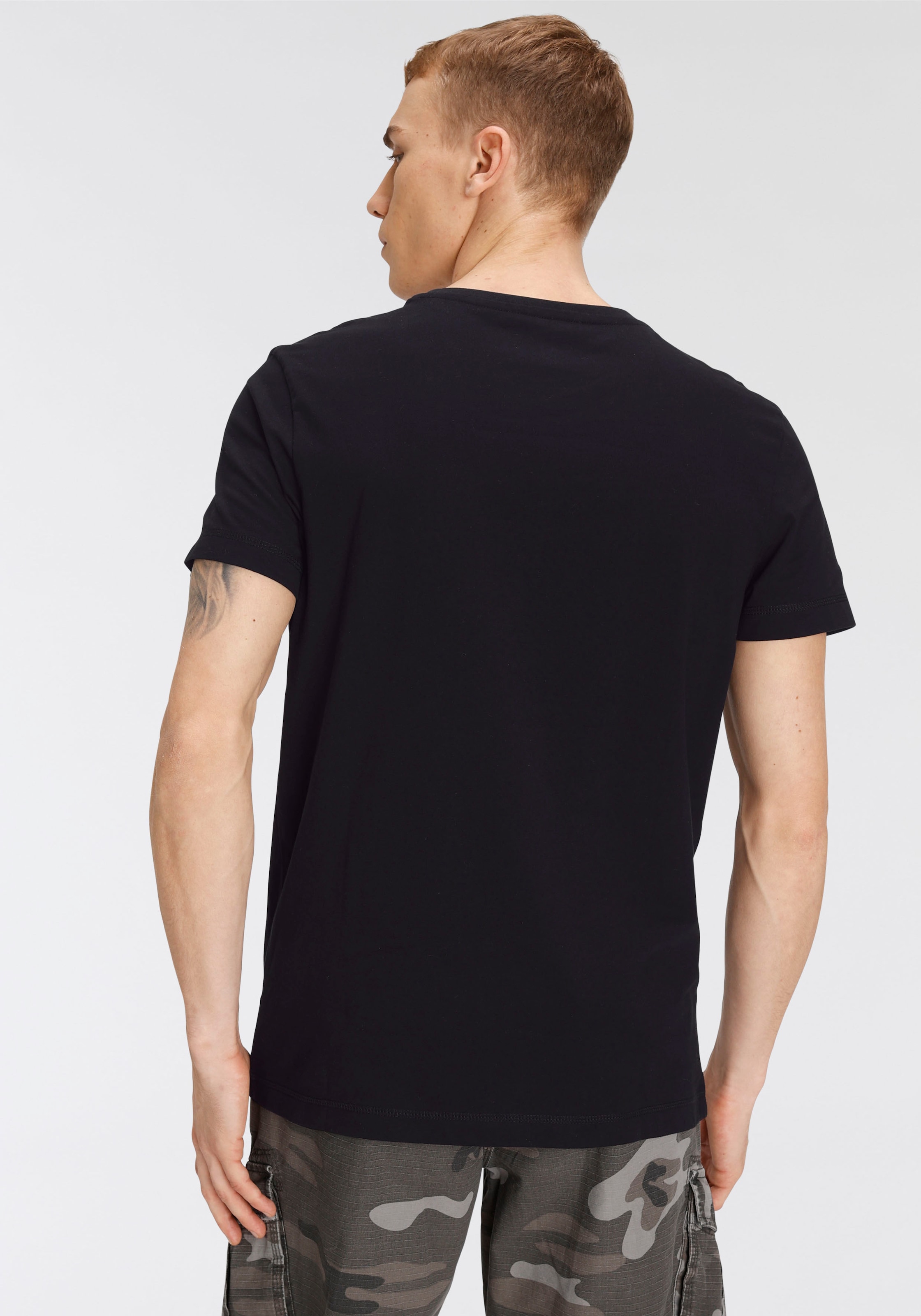 AJC T-Shirt, mit grossem Print im Brustbereich