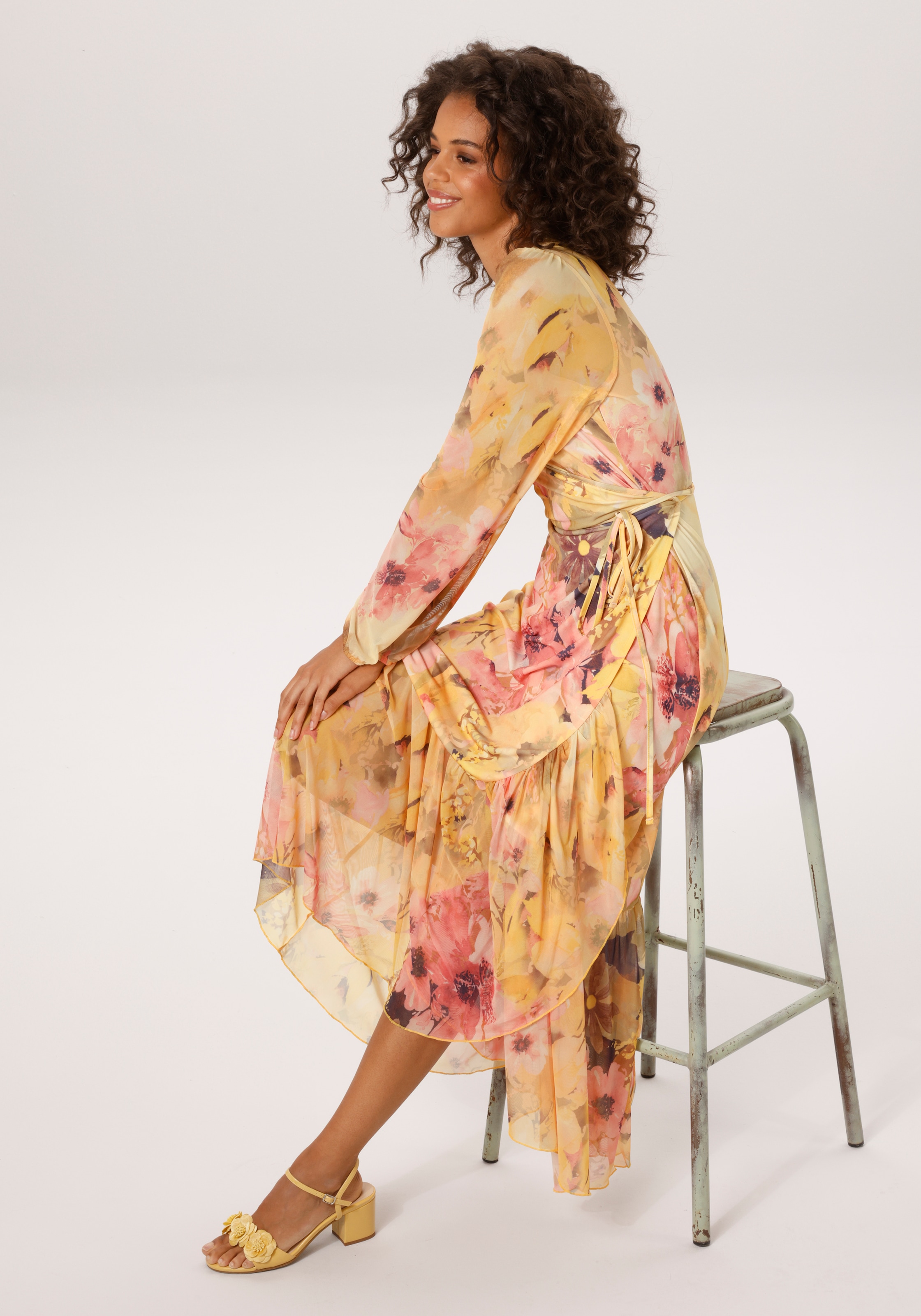 Aniston CASUAL Wickelkleid mit grossflächigen Batikblüten bedruckt - NEUE KOLLEKTION