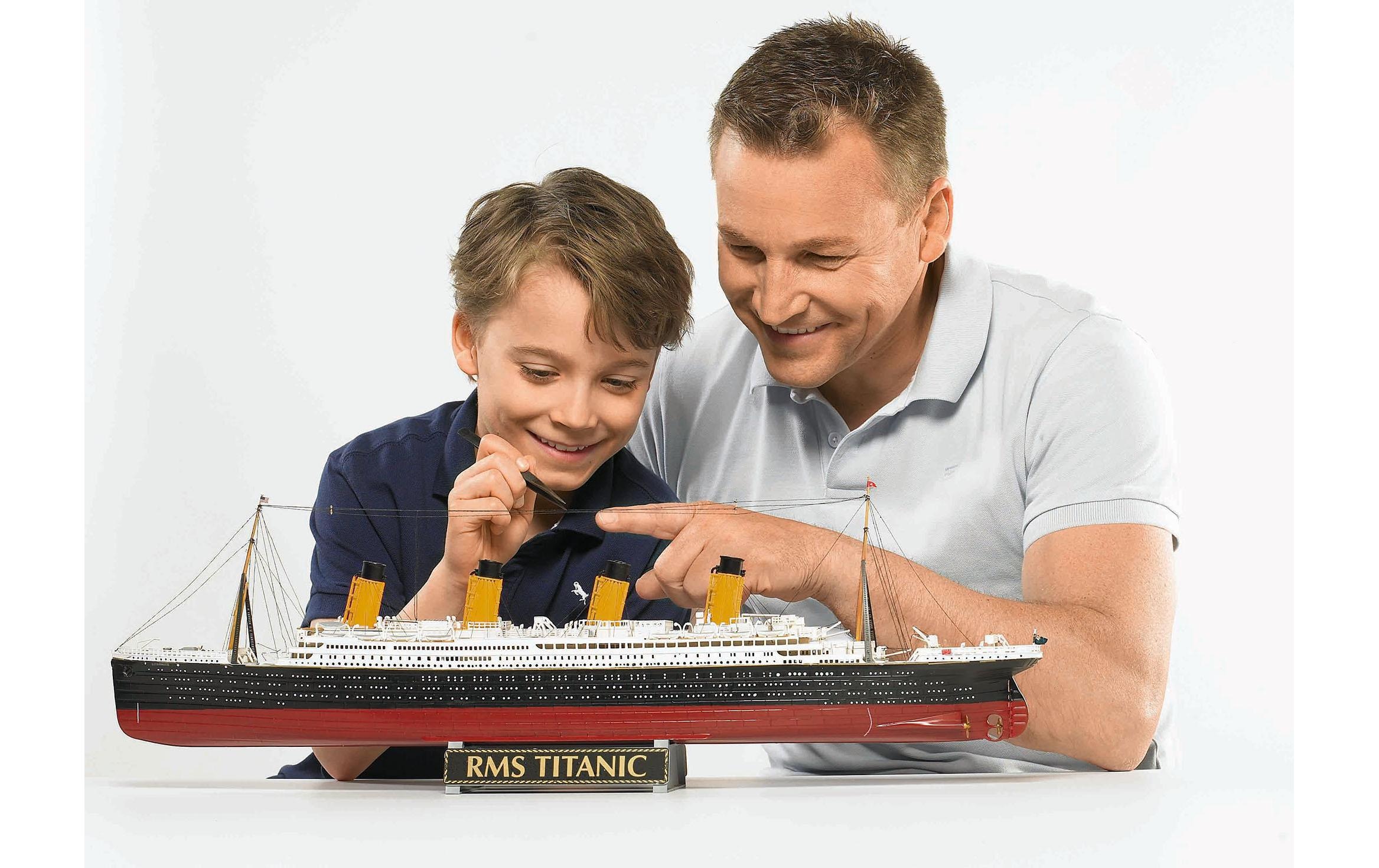 Revell® Kit de modèles réduits »100 Years TITANIC 1:400« Set, 262 cuis tlg. 1:400