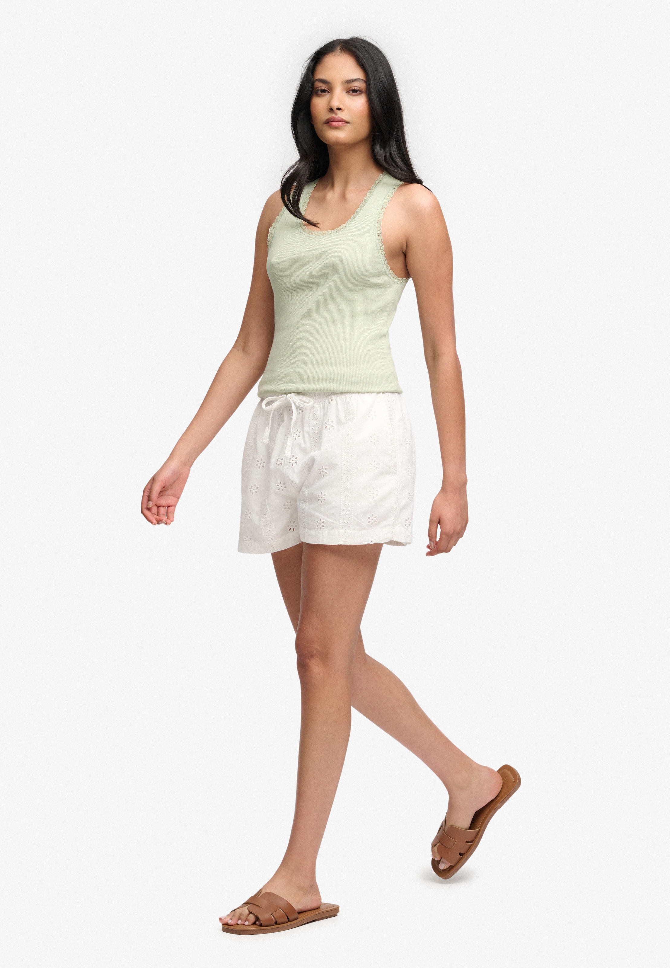 Superdry Shorts »COTTON BRODERIE BEACH SHORTS«  mit hübscher Lochstickerei