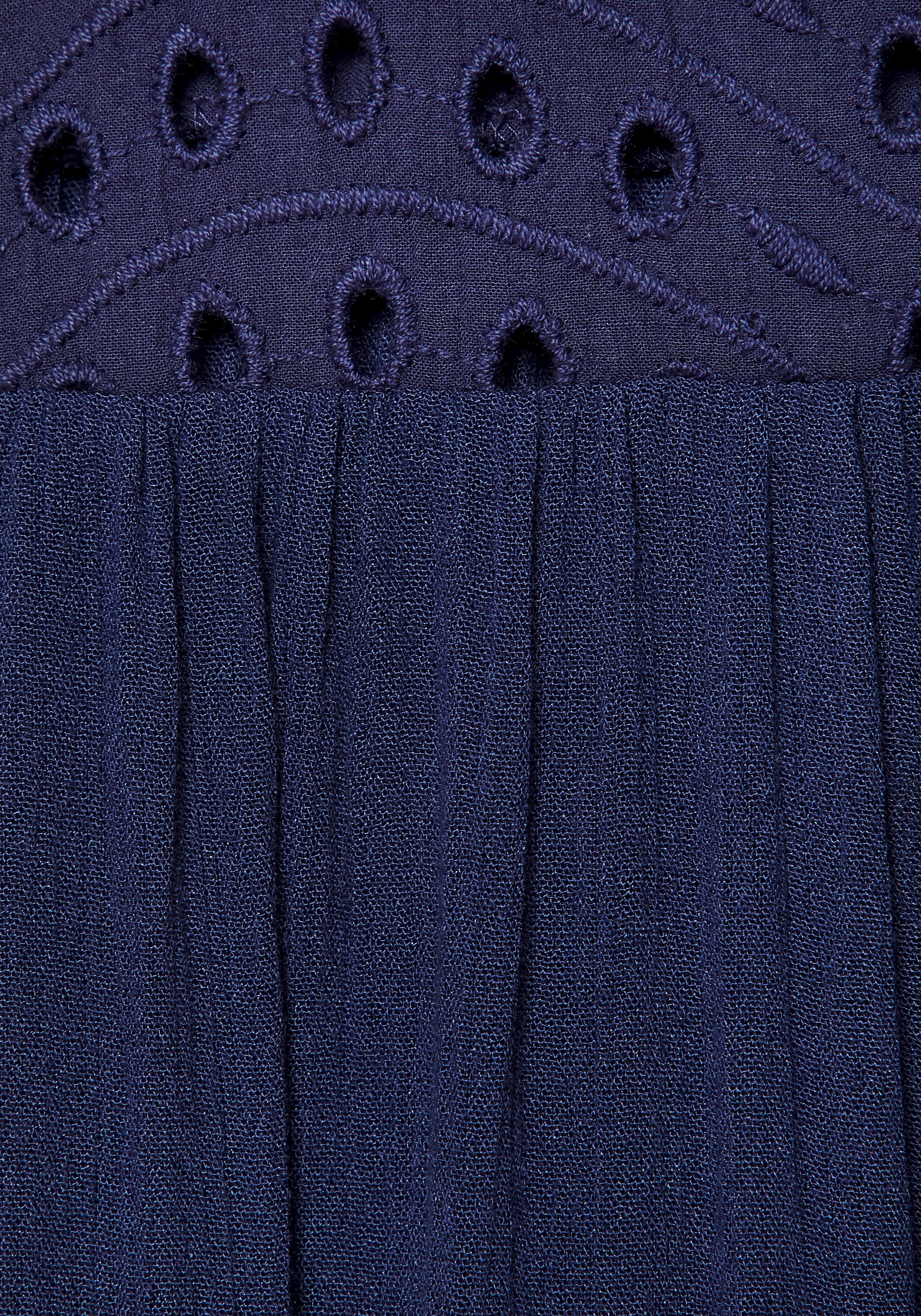 LASCANA Robe tunique »aus gekreppter Viskose mit Spitzeneinsatz« Robe de plage aérée, robe chemisier, paréo de plage, légèrement transparent