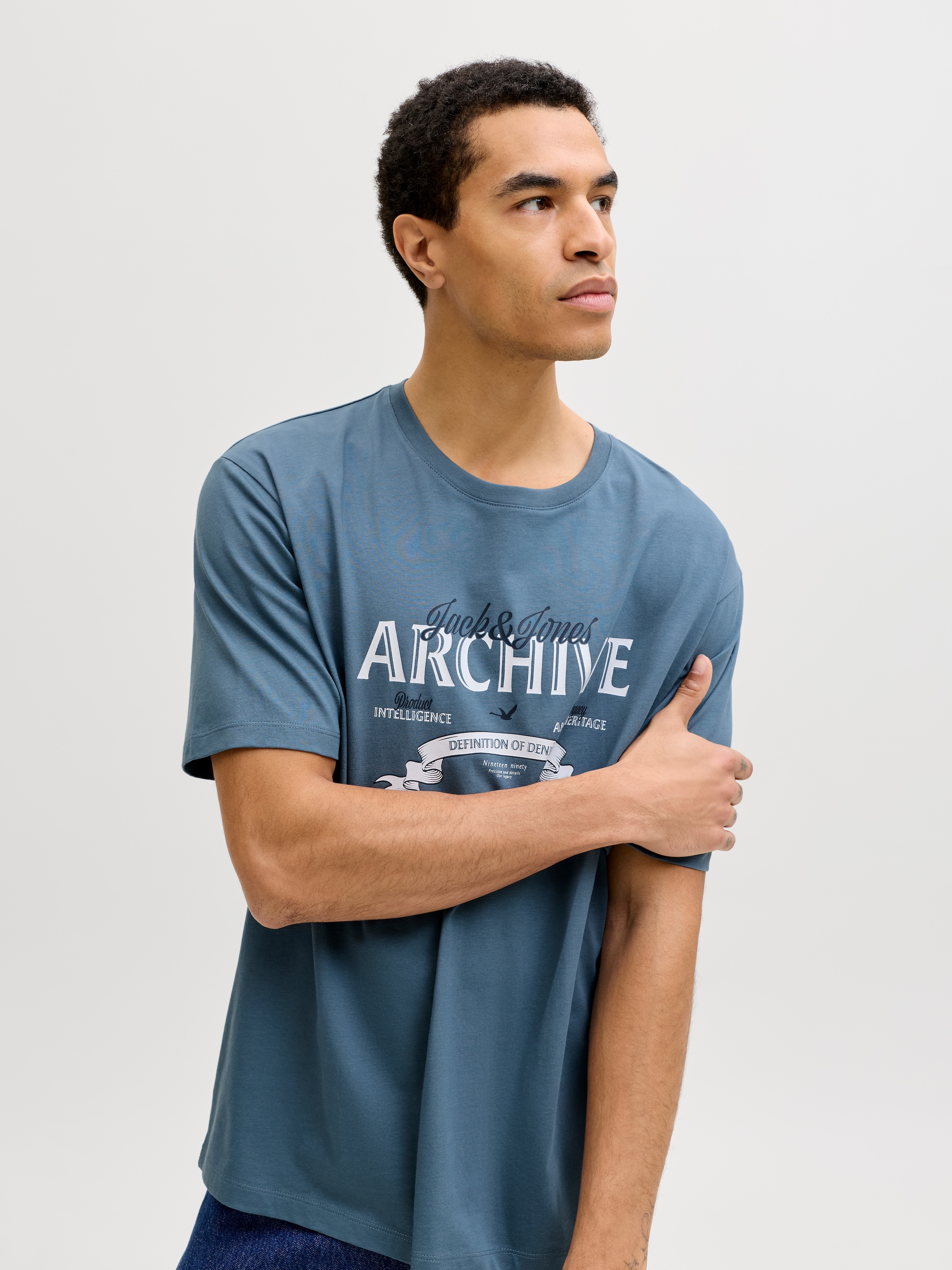 Jack & Jones Rundhalsshirt »JJEDOVER DENIM TEE SS O-NECK SN« mit Logobranding