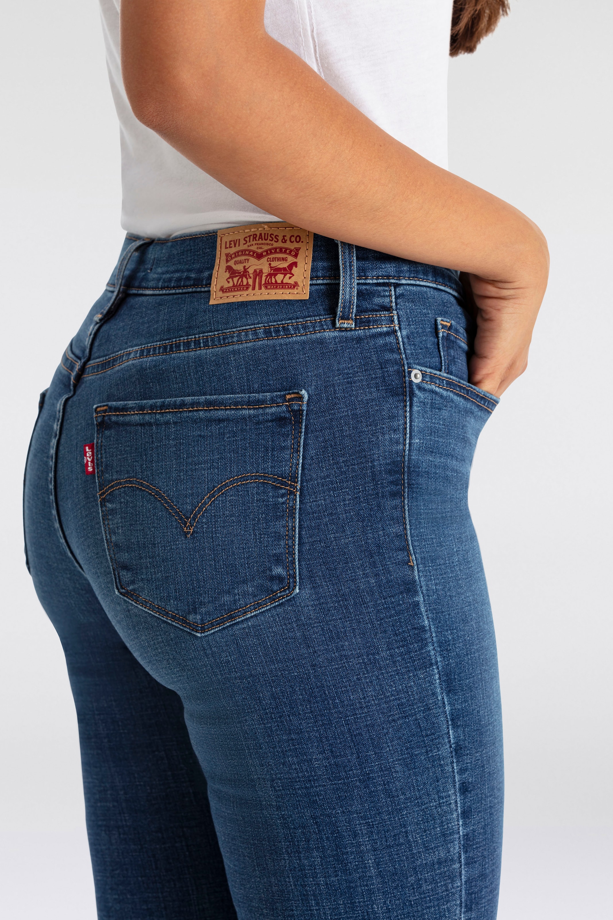 Levi's® Caprijeans »311 SHAPING SKN CAPRI«