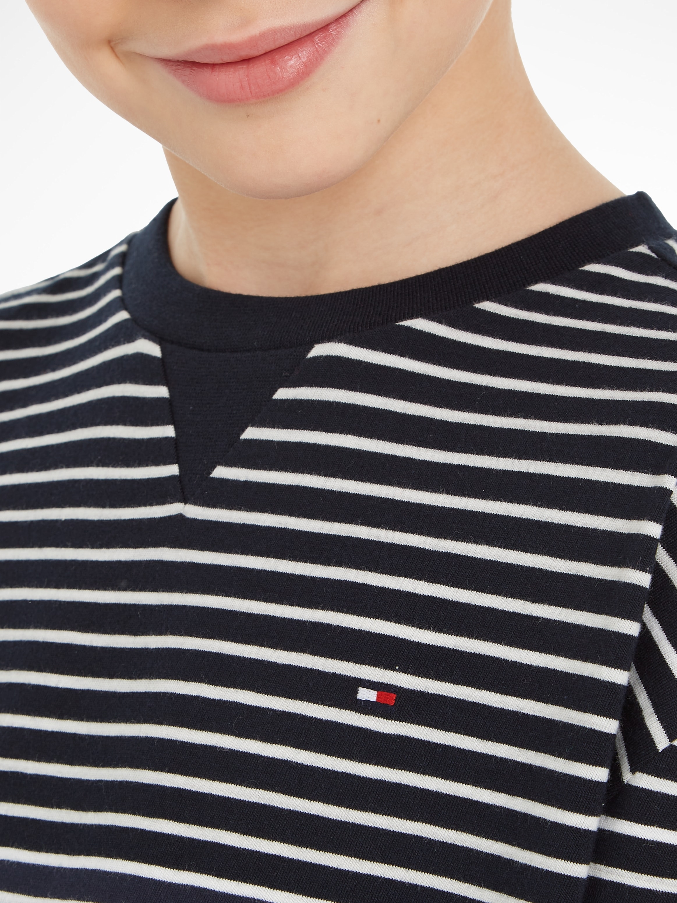 Trendige Tommy Hilfiger Langarmshirt »ESSENTIAL STRIPES TEE L/S« ohne  Mindestbestellwert shoppen