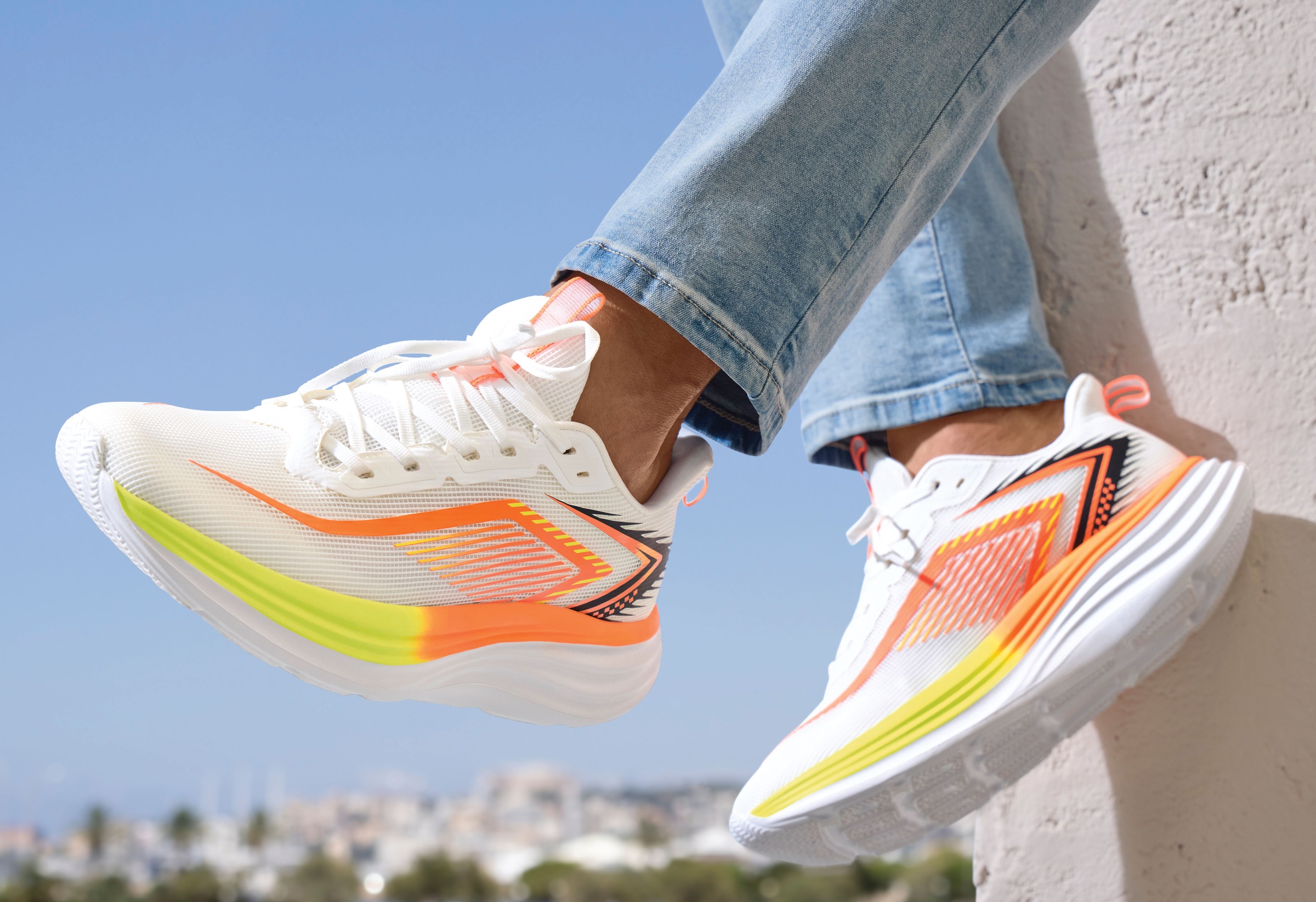 John Devin Sneakers »Schnürhalbschuh, Halbschuh, Freizeitschuh, Turnschuh«  im sportiven Look mit ultraleichter Sohle Unisex VEGAN