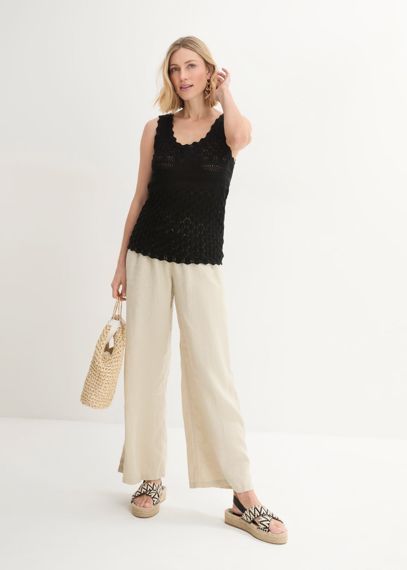 bonprix Top en tricot aus Baumwollmix, figurumspielende Passform, ärmellos, ohne Kragen