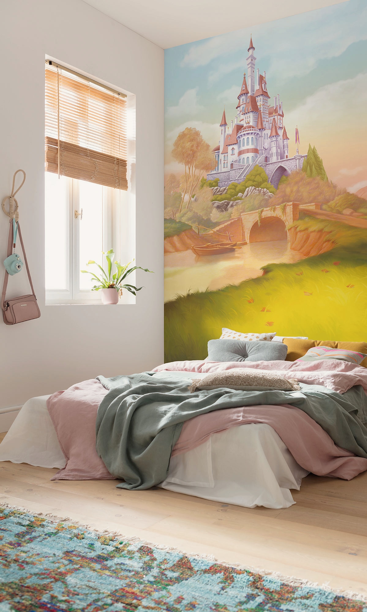 Image of Komar Kindertapete "Disney Princess Belle Castle River" bedruckt glatt